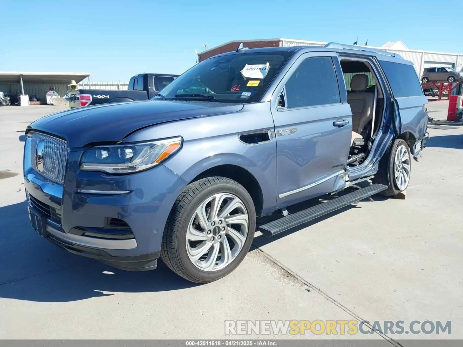 2 Photograph of a damaged car 5LMJJ2LG2PEL00893 LINCOLN NAVIGATOR 2023