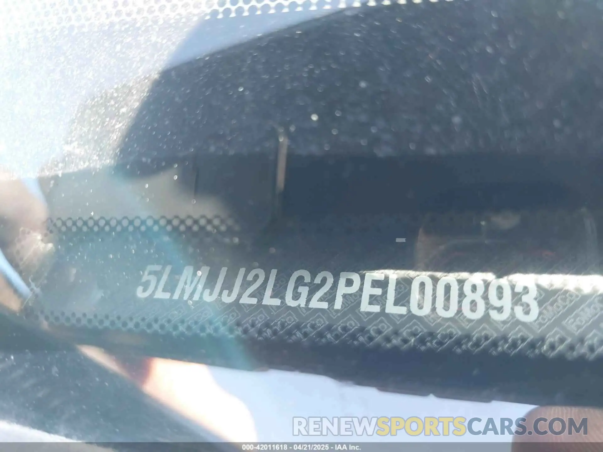 9 Photograph of a damaged car 5LMJJ2LG2PEL00893 LINCOLN NAVIGATOR 2023
