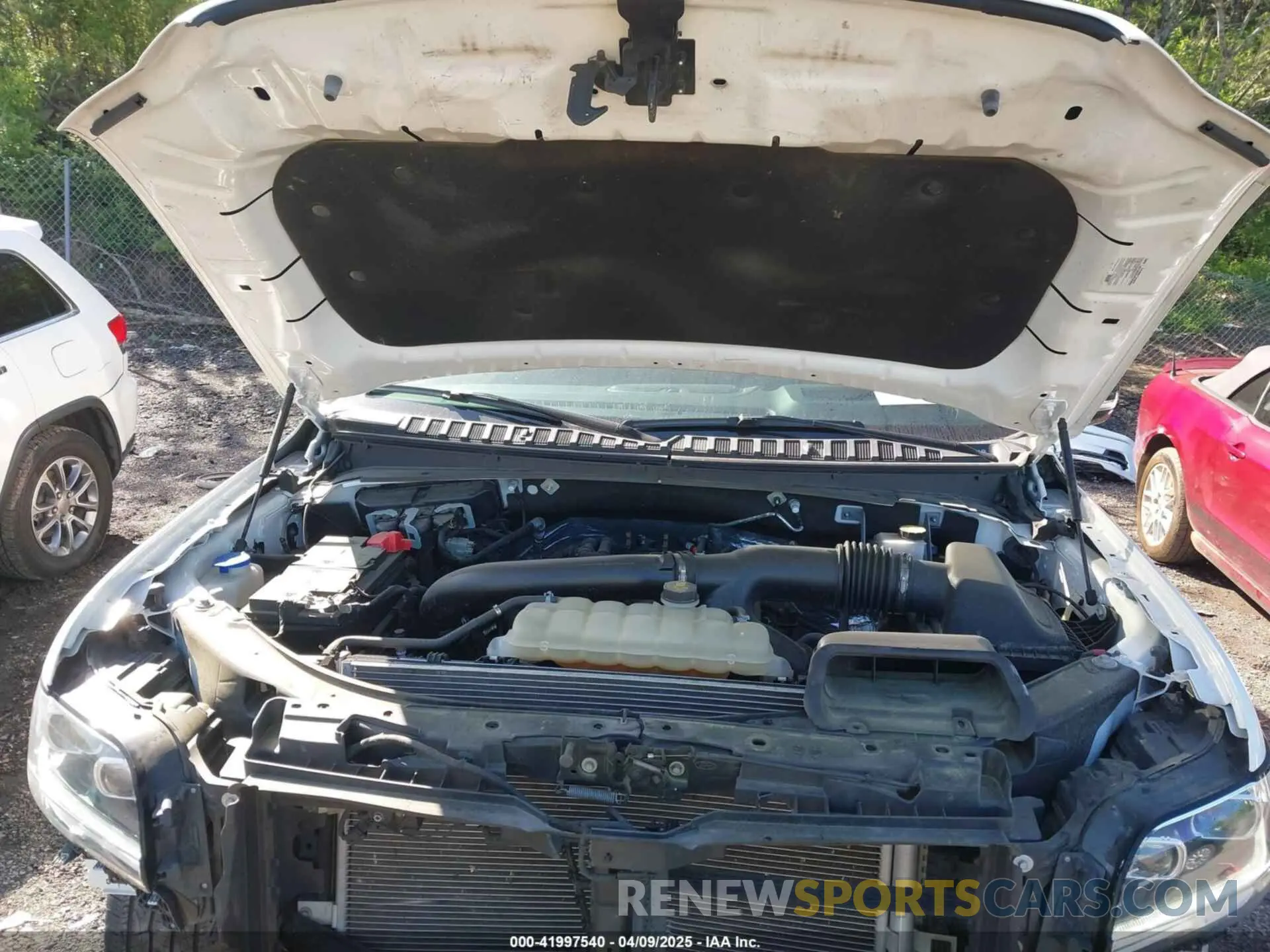 10 Photograph of a damaged car 5LMJJ2LG2PEL13918 LINCOLN NAVIGATOR 2023