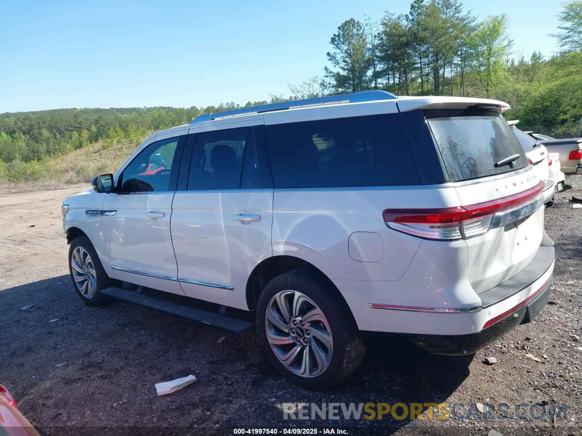 15 Photograph of a damaged car 5LMJJ2LG2PEL13918 LINCOLN NAVIGATOR 2023