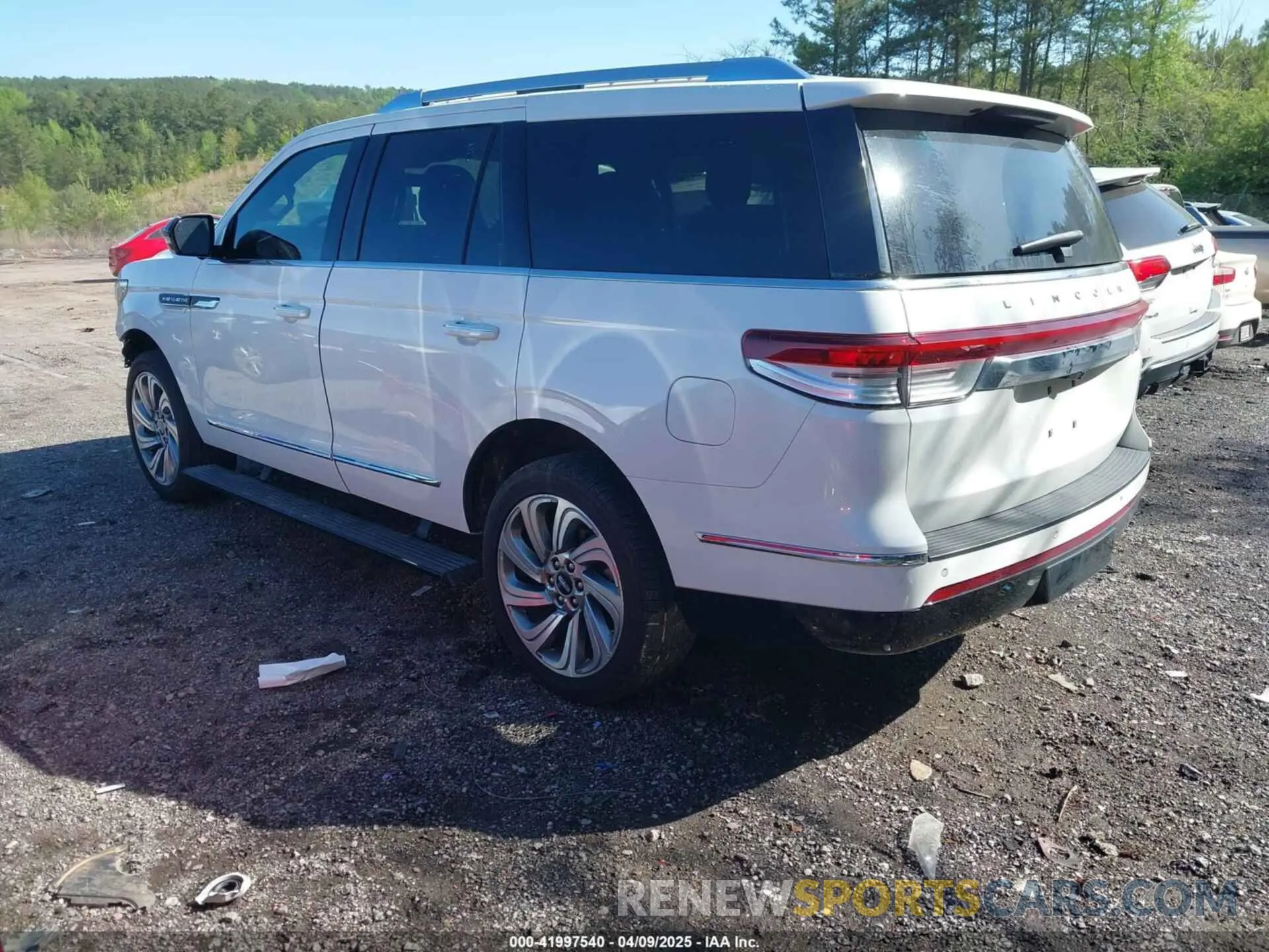 3 Photograph of a damaged car 5LMJJ2LG2PEL13918 LINCOLN NAVIGATOR 2023