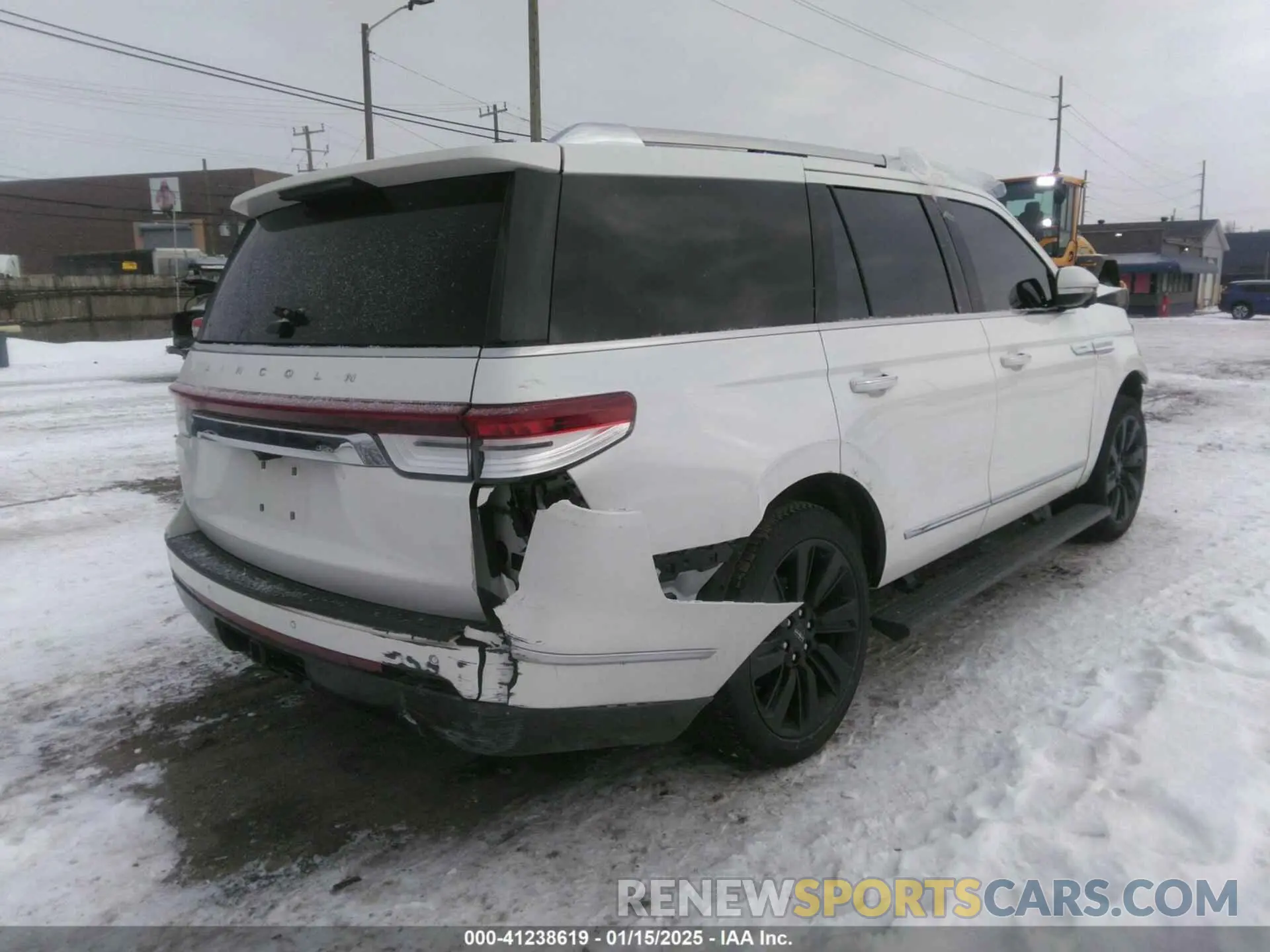 4 Photograph of a damaged car 5LMJJ2LG3PEL07013 LINCOLN NAVIGATOR 2023