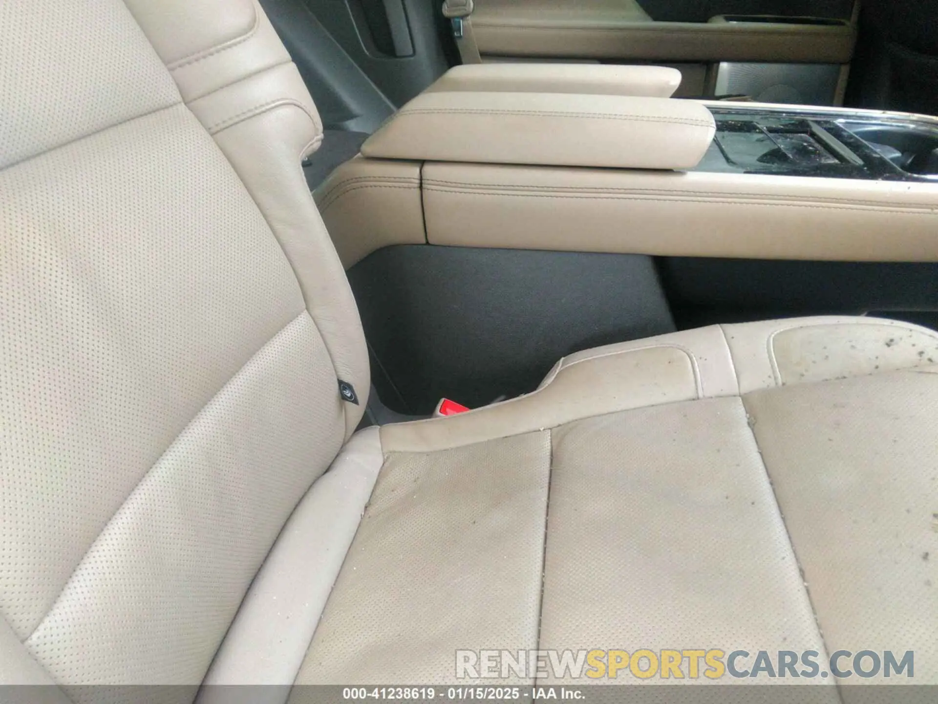 8 Photograph of a damaged car 5LMJJ2LG3PEL07013 LINCOLN NAVIGATOR 2023