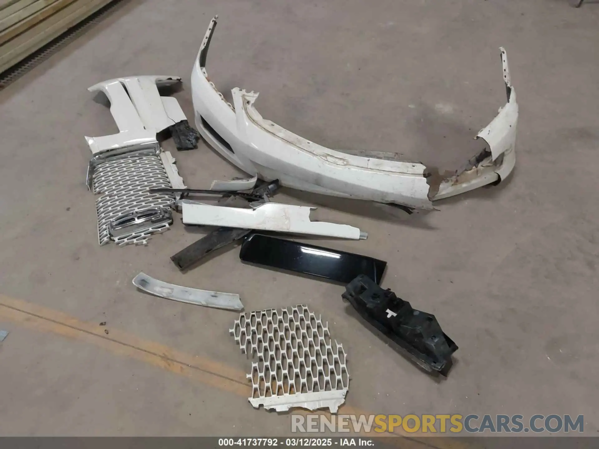 12 Photograph of a damaged car 5LMJJ2LG8PEL01434 LINCOLN NAVIGATOR 2023