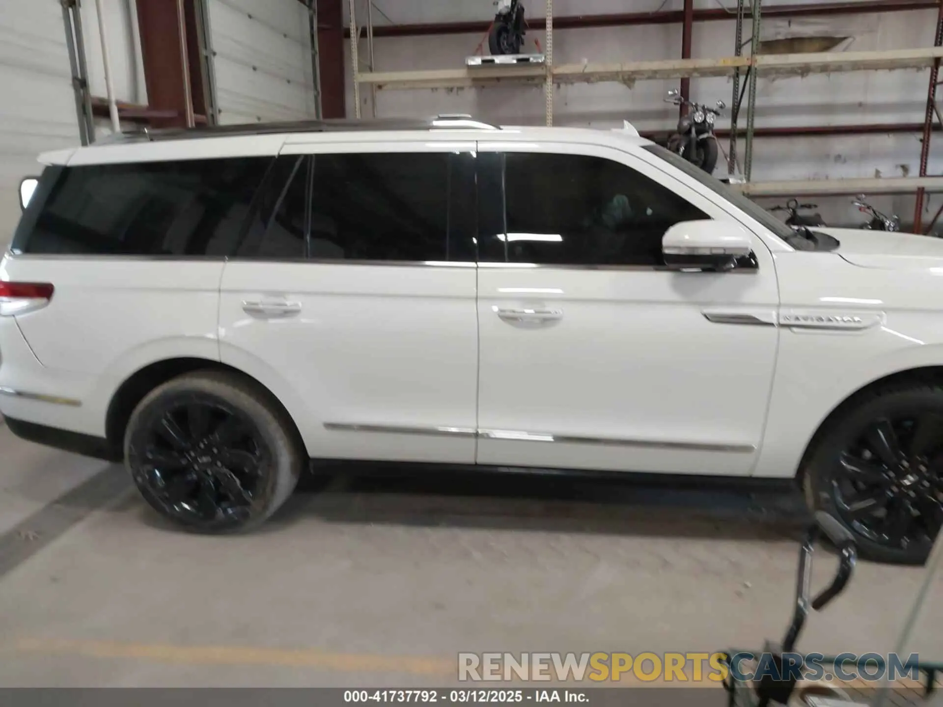 14 Photograph of a damaged car 5LMJJ2LG8PEL01434 LINCOLN NAVIGATOR 2023