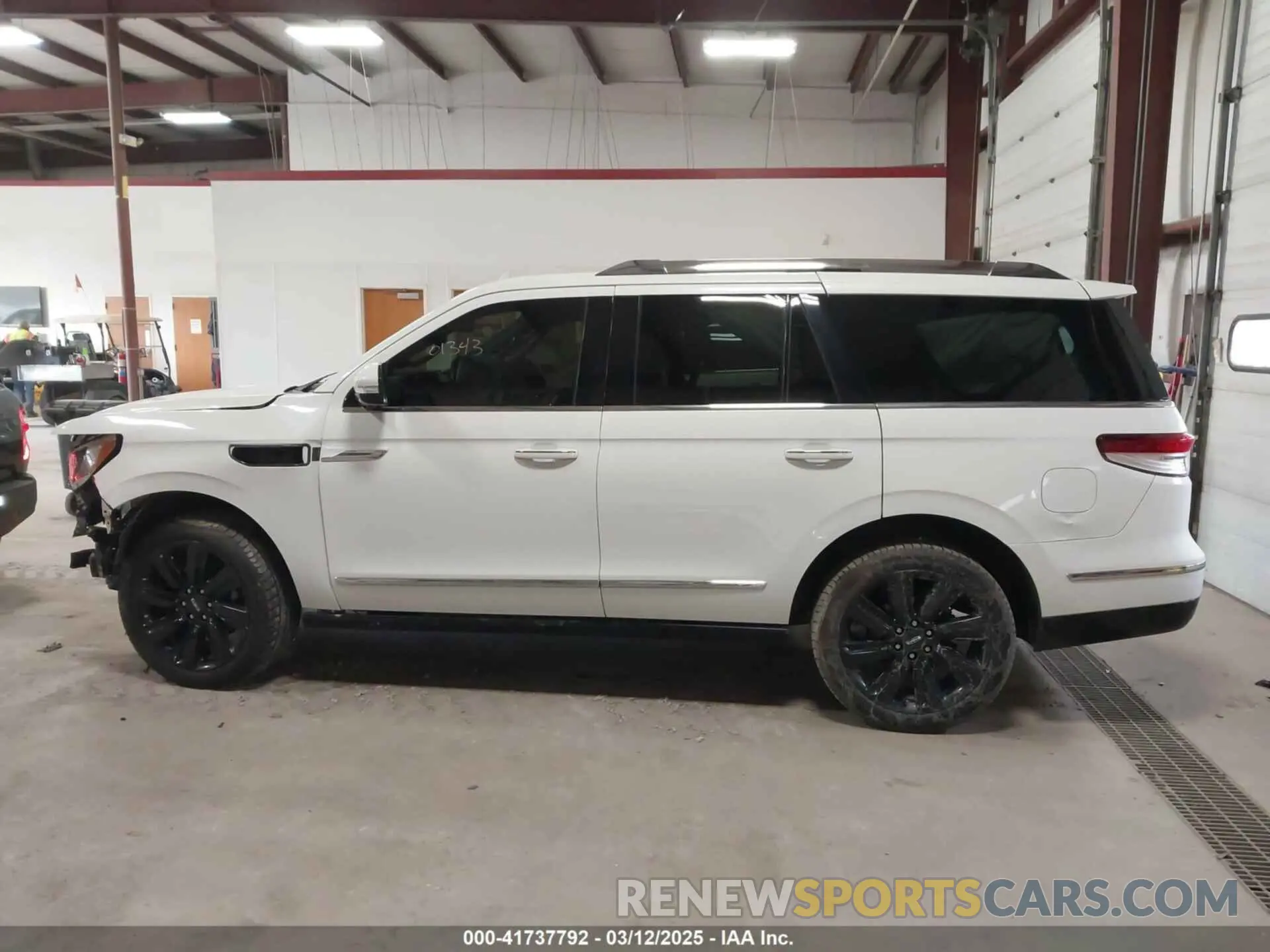 15 Photograph of a damaged car 5LMJJ2LG8PEL01434 LINCOLN NAVIGATOR 2023