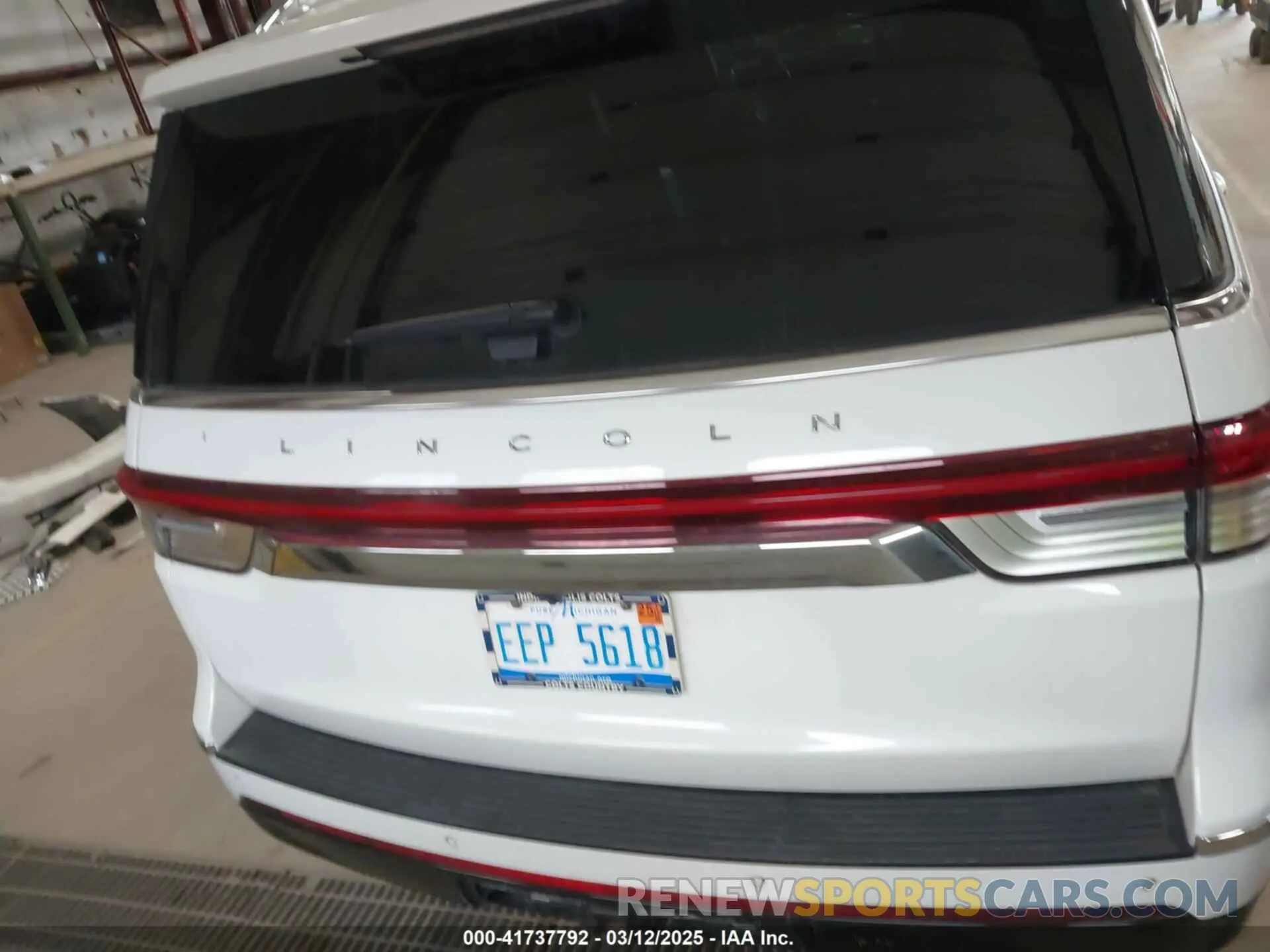17 Photograph of a damaged car 5LMJJ2LG8PEL01434 LINCOLN NAVIGATOR 2023