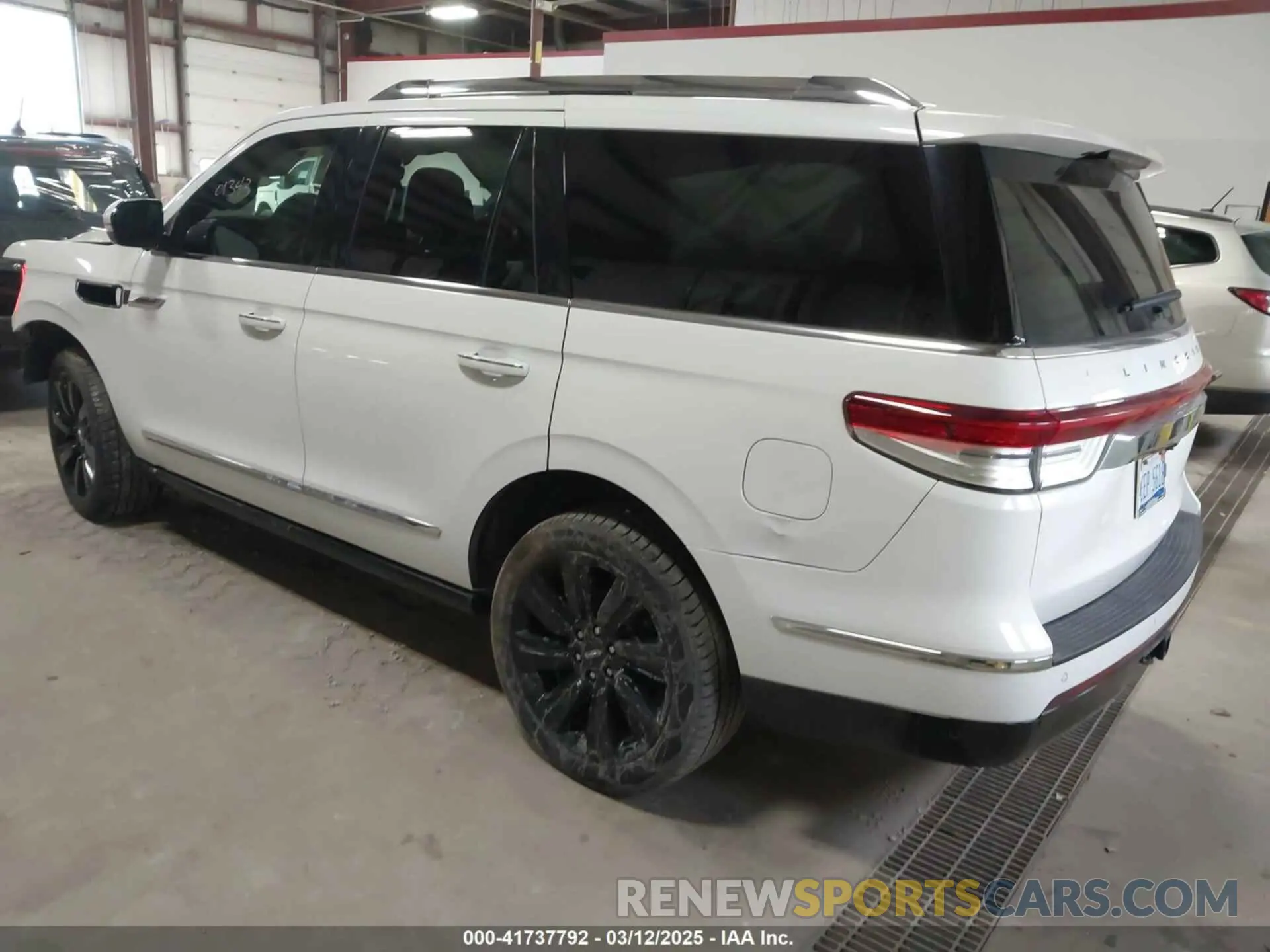 3 Photograph of a damaged car 5LMJJ2LG8PEL01434 LINCOLN NAVIGATOR 2023