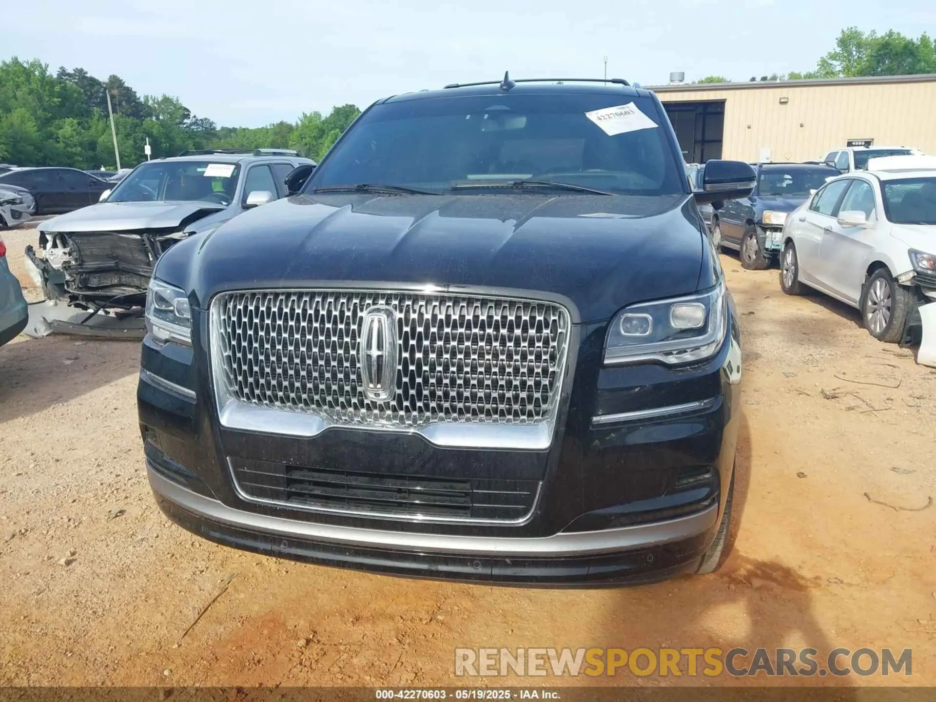 11 Photograph of a damaged car 5LMJJ2LGXPEL17392 LINCOLN NAVIGATOR 2023