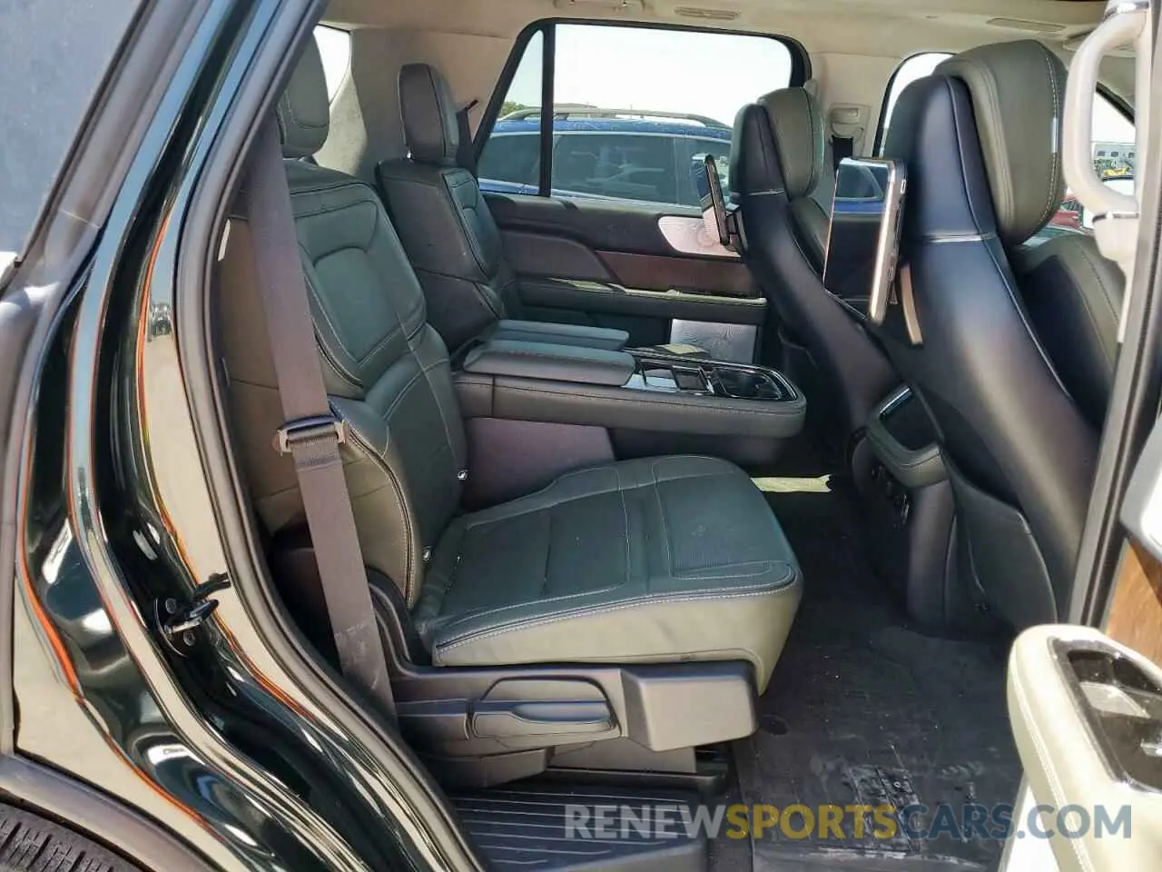 11 Photograph of a damaged car 5LMJJ2TG6PEL06907 LINCOLN NAVIGATOR 2023