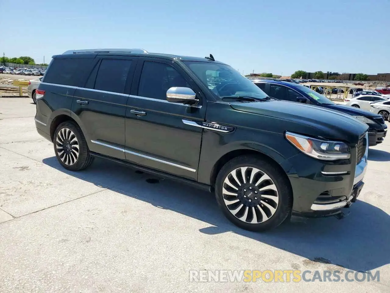 4 Photograph of a damaged car 5LMJJ2TG6PEL06907 LINCOLN NAVIGATOR 2023