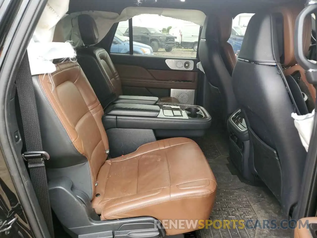 10 Photograph of a damaged car 5LMJJ3LG2PEL02407 LINCOLN NAVIGATOR 2023