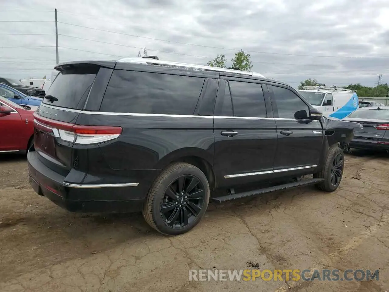 3 Photograph of a damaged car 5LMJJ3LG2PEL02407 LINCOLN NAVIGATOR 2023