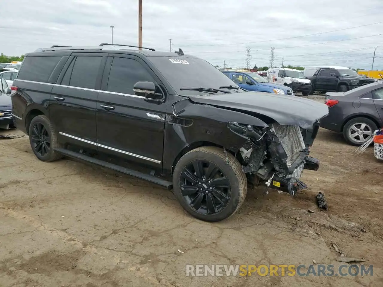 4 Photograph of a damaged car 5LMJJ3LG2PEL02407 LINCOLN NAVIGATOR 2023