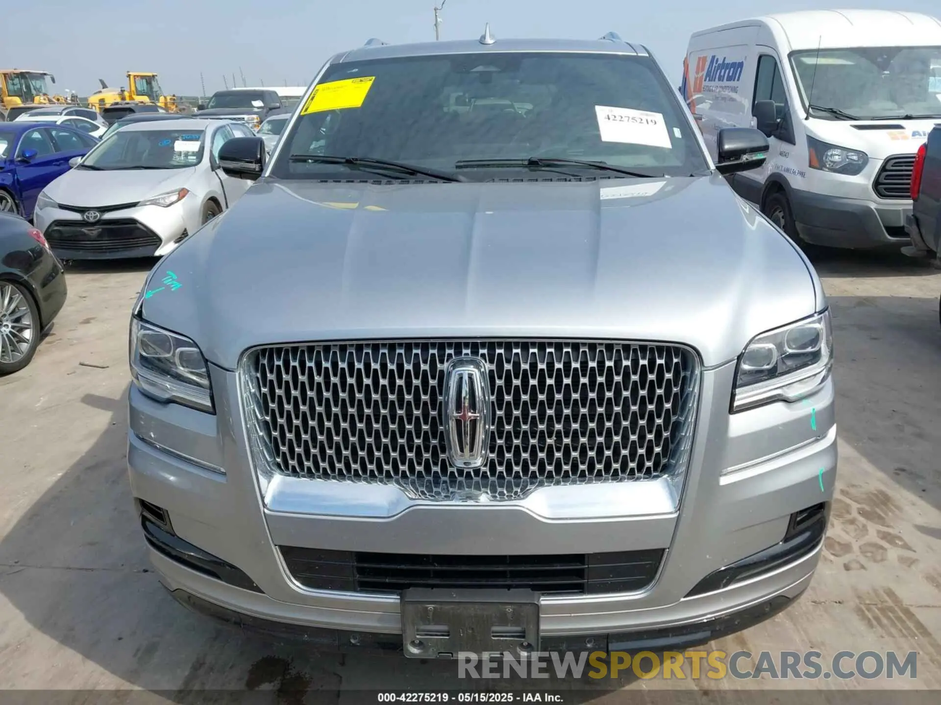 13 Photograph of a damaged car 5LMJJ3LG4PEL12405 LINCOLN NAVIGATOR 2023