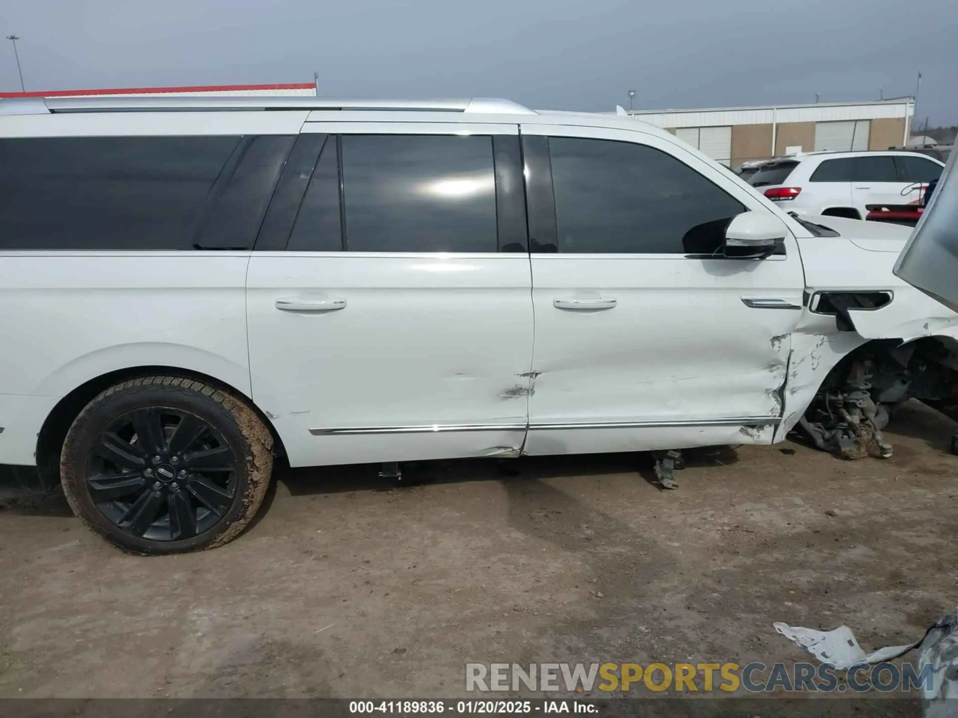 13 Photograph of a damaged car 5LMJJ3LG8PEL02640 LINCOLN NAVIGATOR 2023