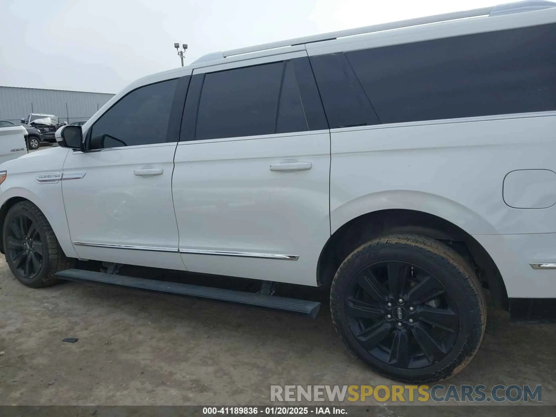 14 Photograph of a damaged car 5LMJJ3LG8PEL02640 LINCOLN NAVIGATOR 2023
