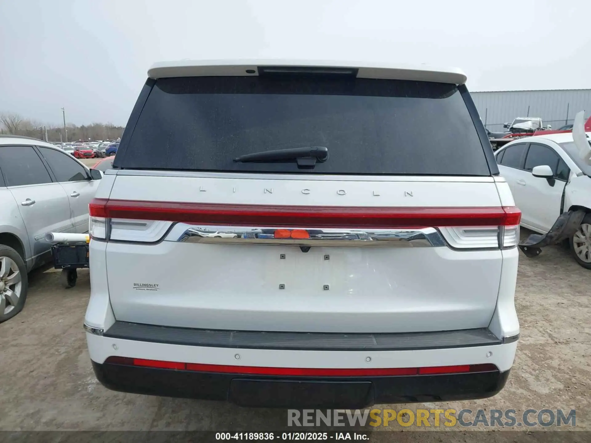 16 Photograph of a damaged car 5LMJJ3LG8PEL02640 LINCOLN NAVIGATOR 2023