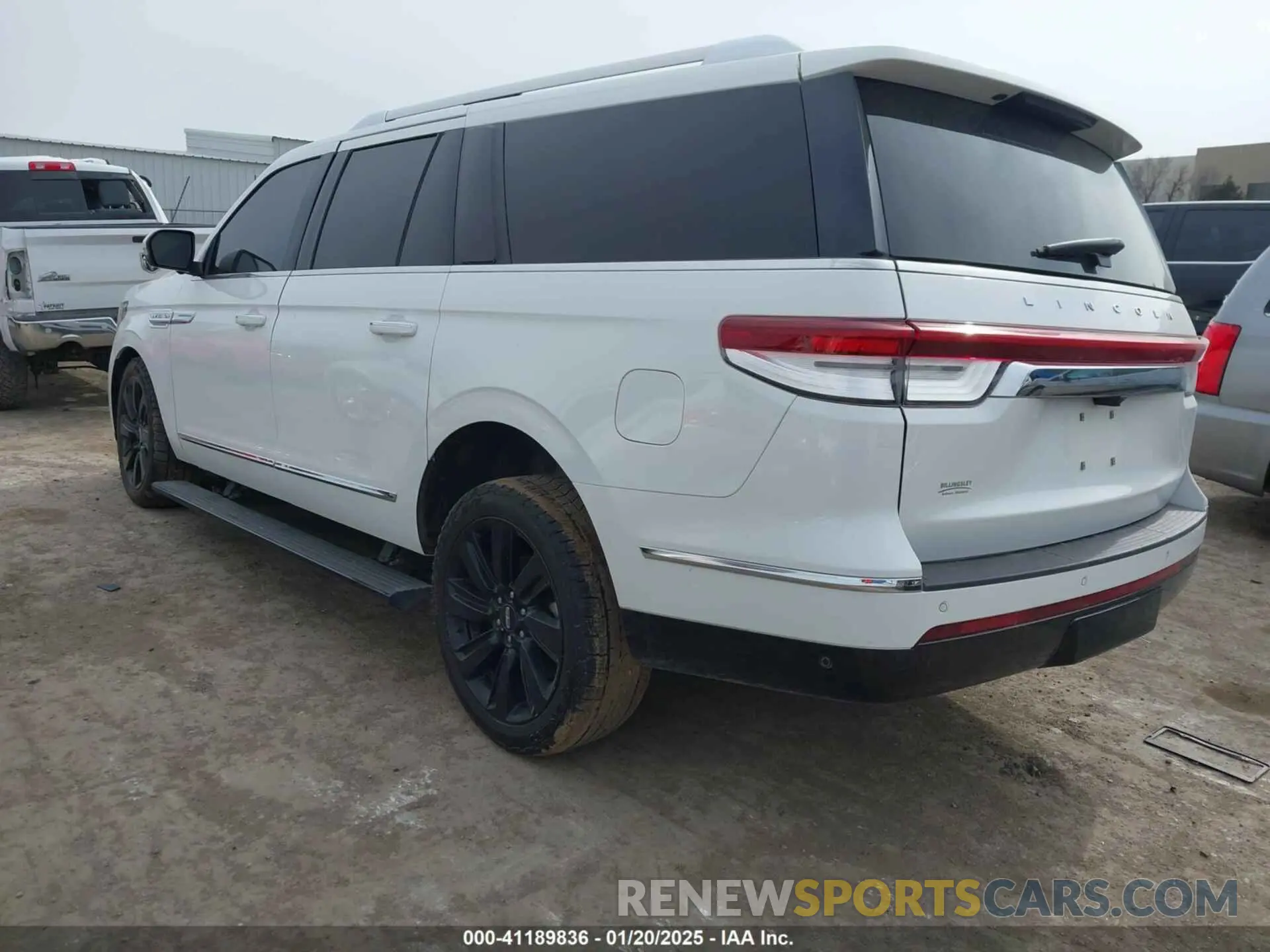3 Photograph of a damaged car 5LMJJ3LG8PEL02640 LINCOLN NAVIGATOR 2023