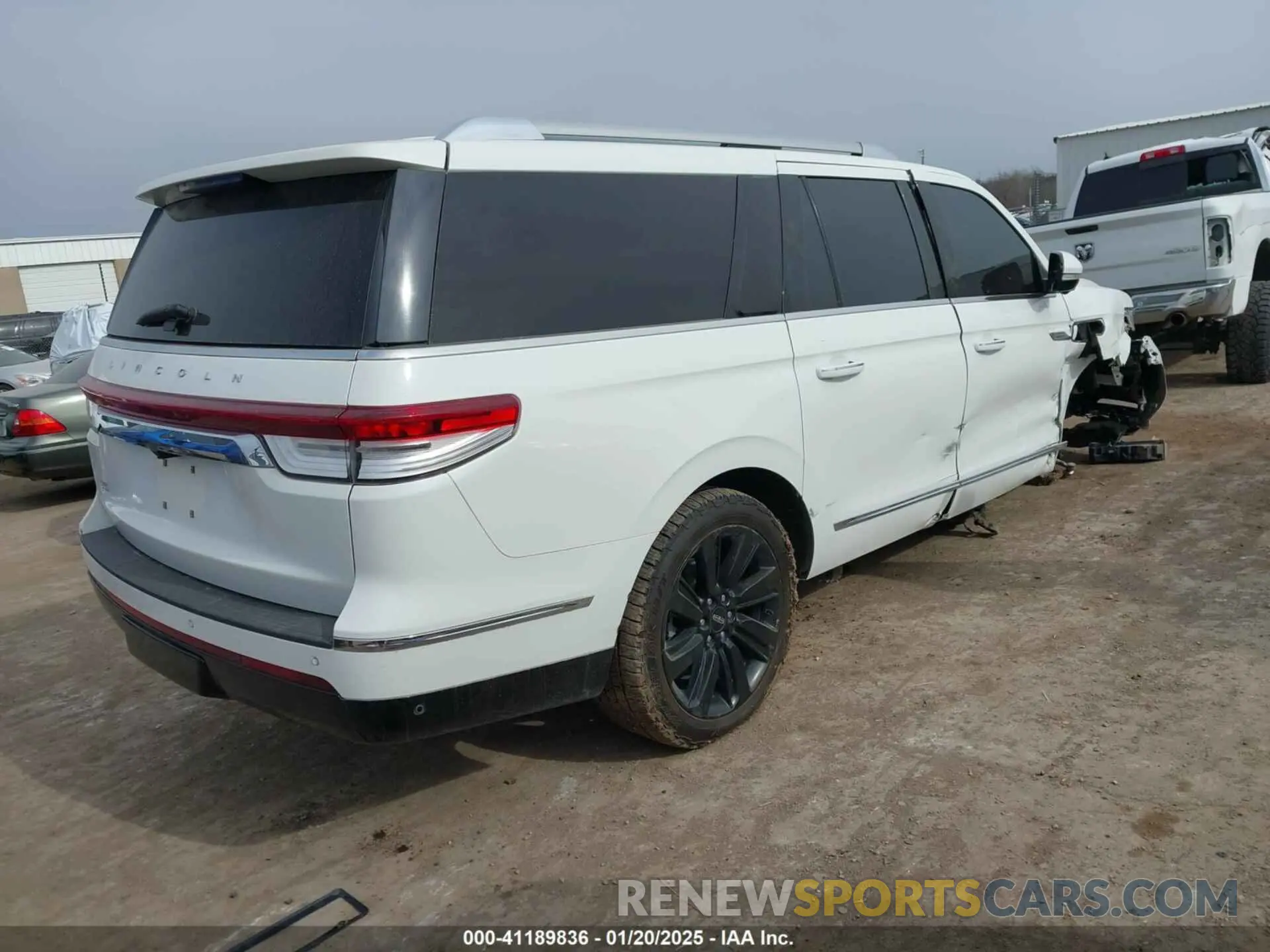 4 Photograph of a damaged car 5LMJJ3LG8PEL02640 LINCOLN NAVIGATOR 2023