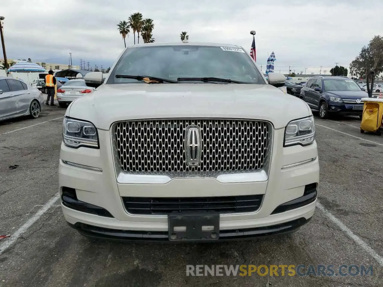 5 Photograph of a damaged car 5LMJJ3LG8PEL11662 LINCOLN NAVIGATOR 2023