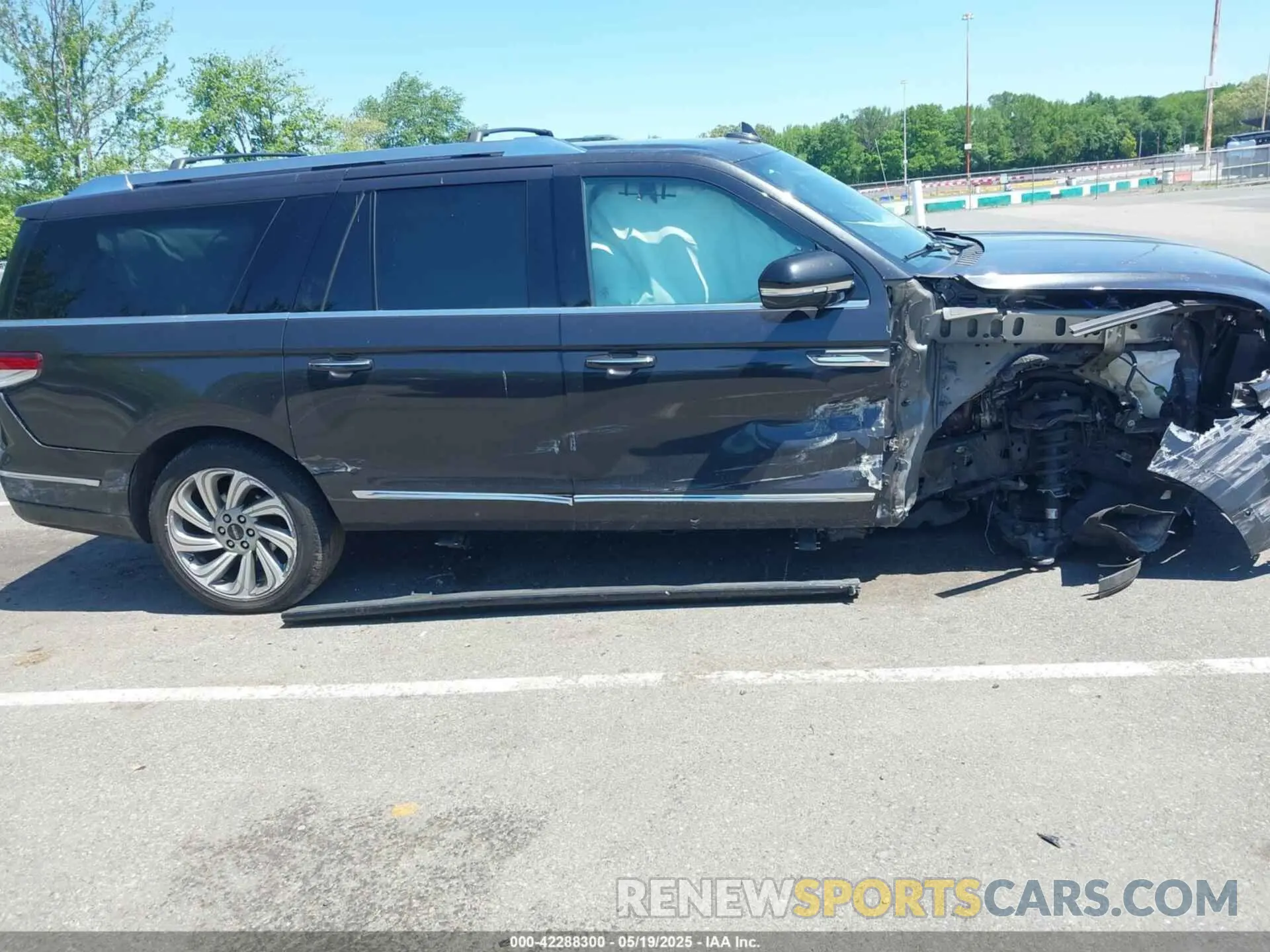 13 Photograph of a damaged car 5LMJJ3LG9PEL01903 LINCOLN NAVIGATOR 2023
