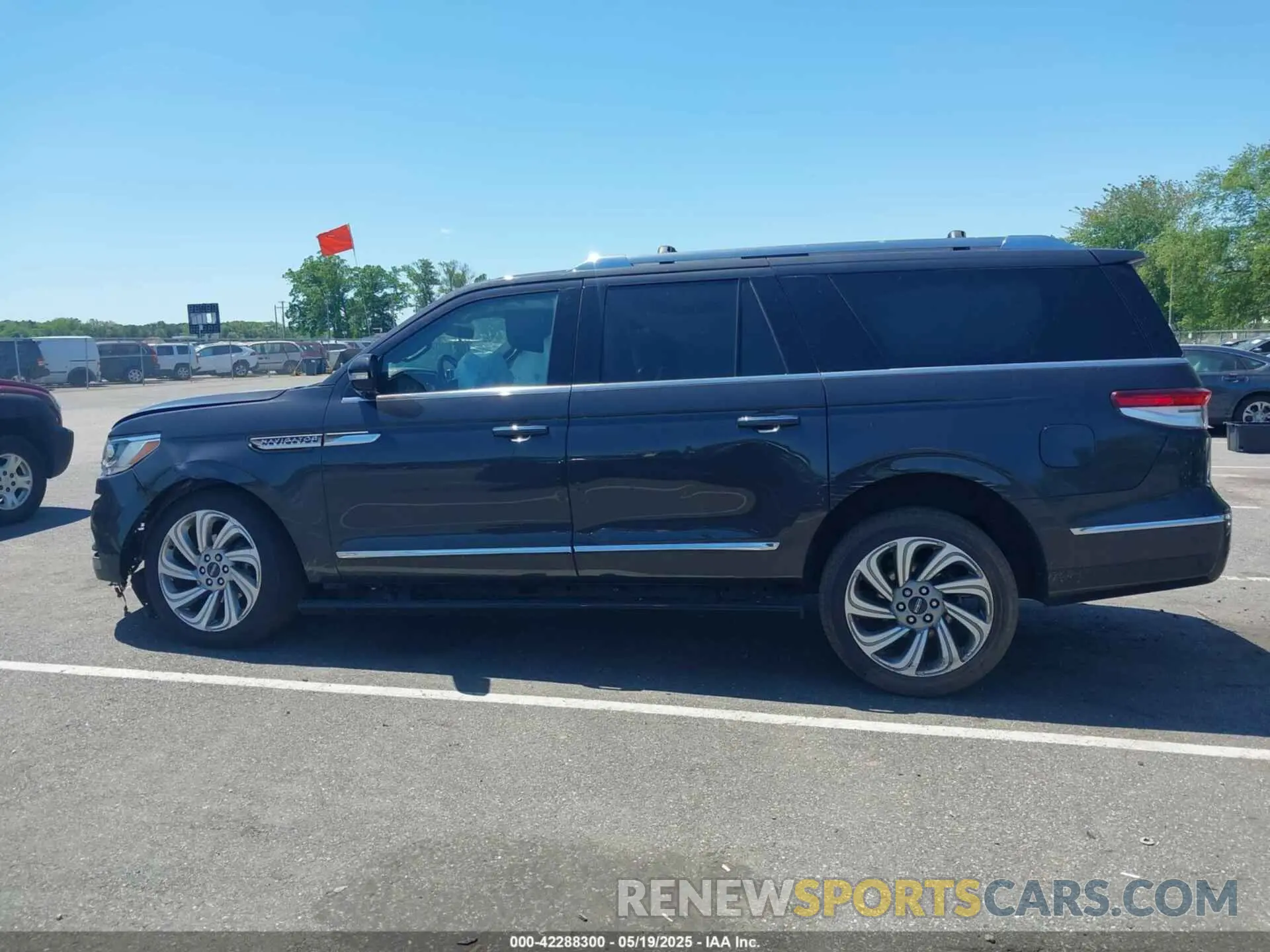 14 Photograph of a damaged car 5LMJJ3LG9PEL01903 LINCOLN NAVIGATOR 2023
