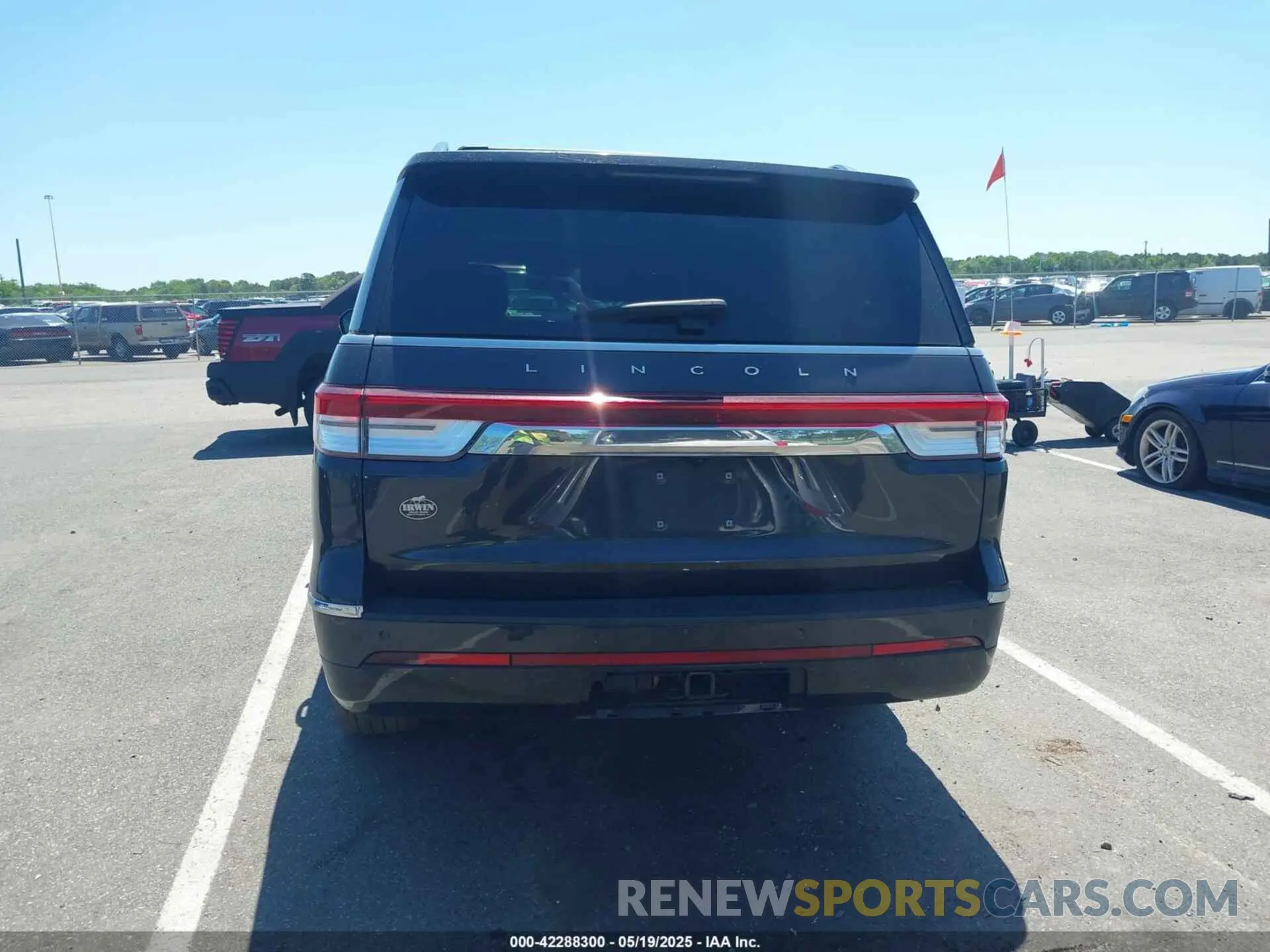 16 Photograph of a damaged car 5LMJJ3LG9PEL01903 LINCOLN NAVIGATOR 2023