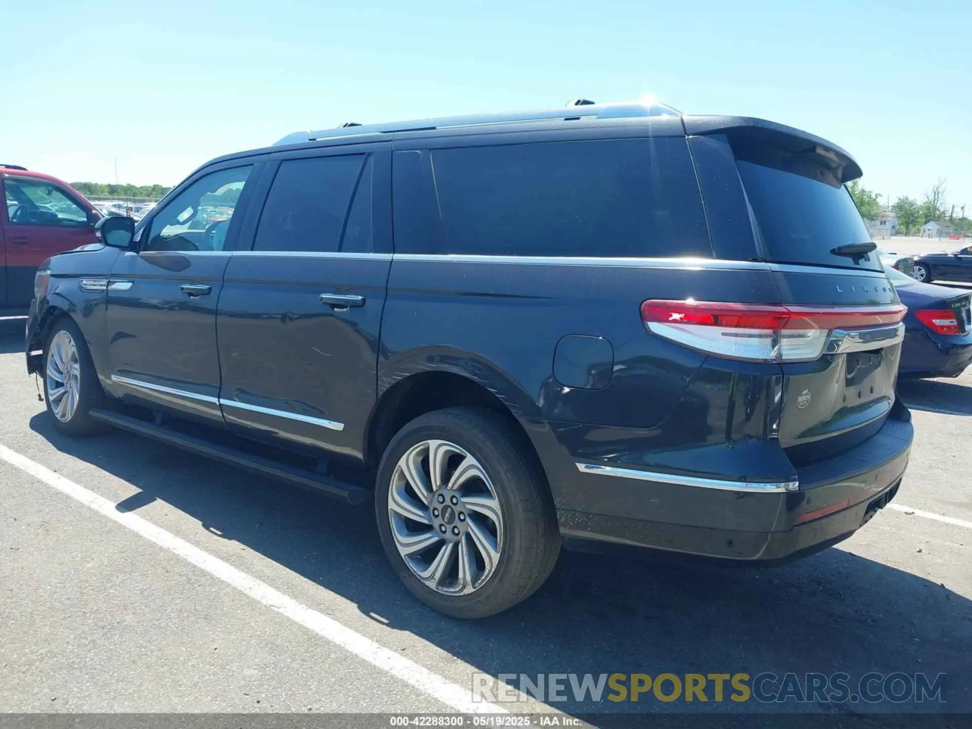 3 Photograph of a damaged car 5LMJJ3LG9PEL01903 LINCOLN NAVIGATOR 2023