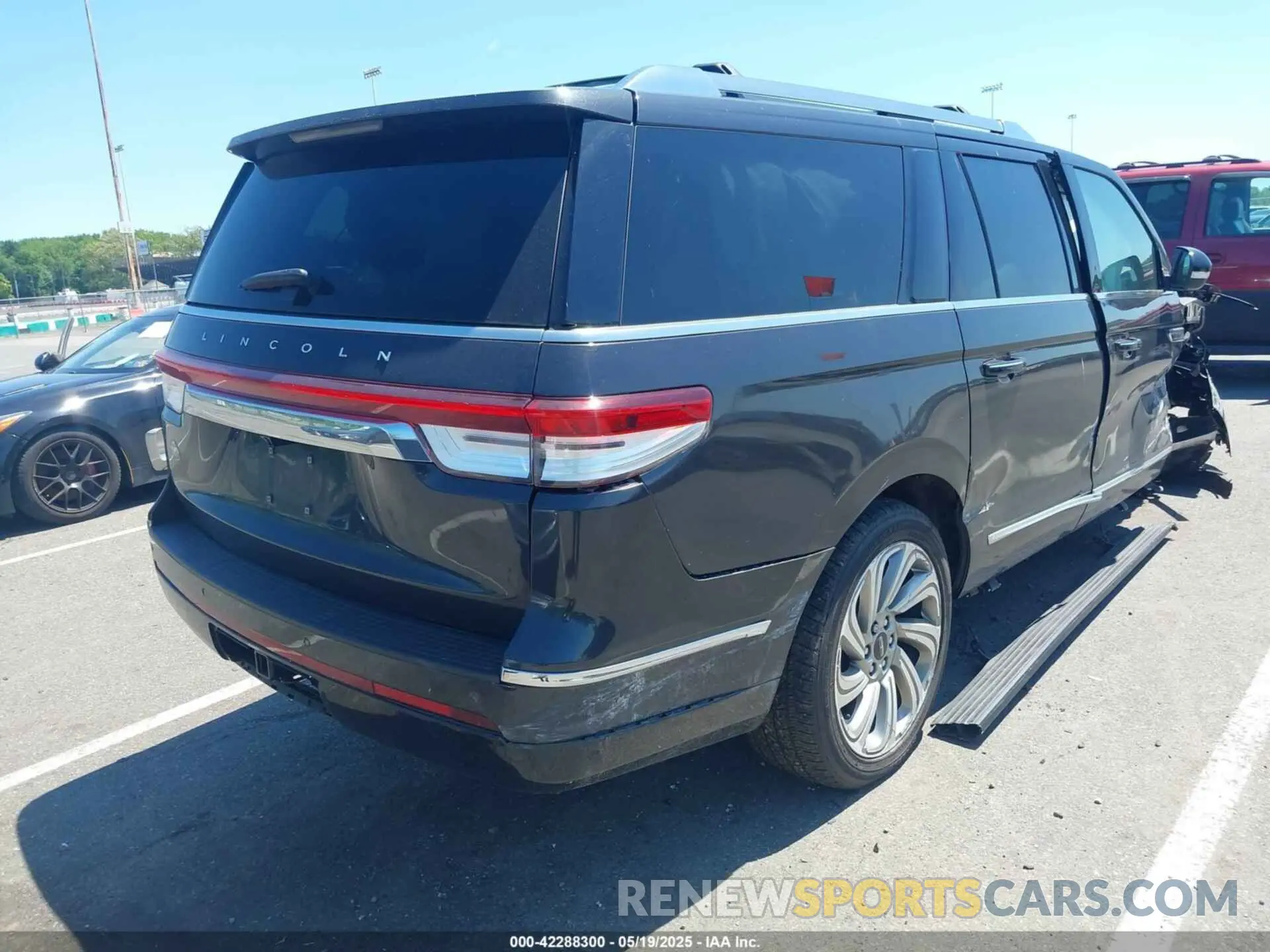 4 Photograph of a damaged car 5LMJJ3LG9PEL01903 LINCOLN NAVIGATOR 2023