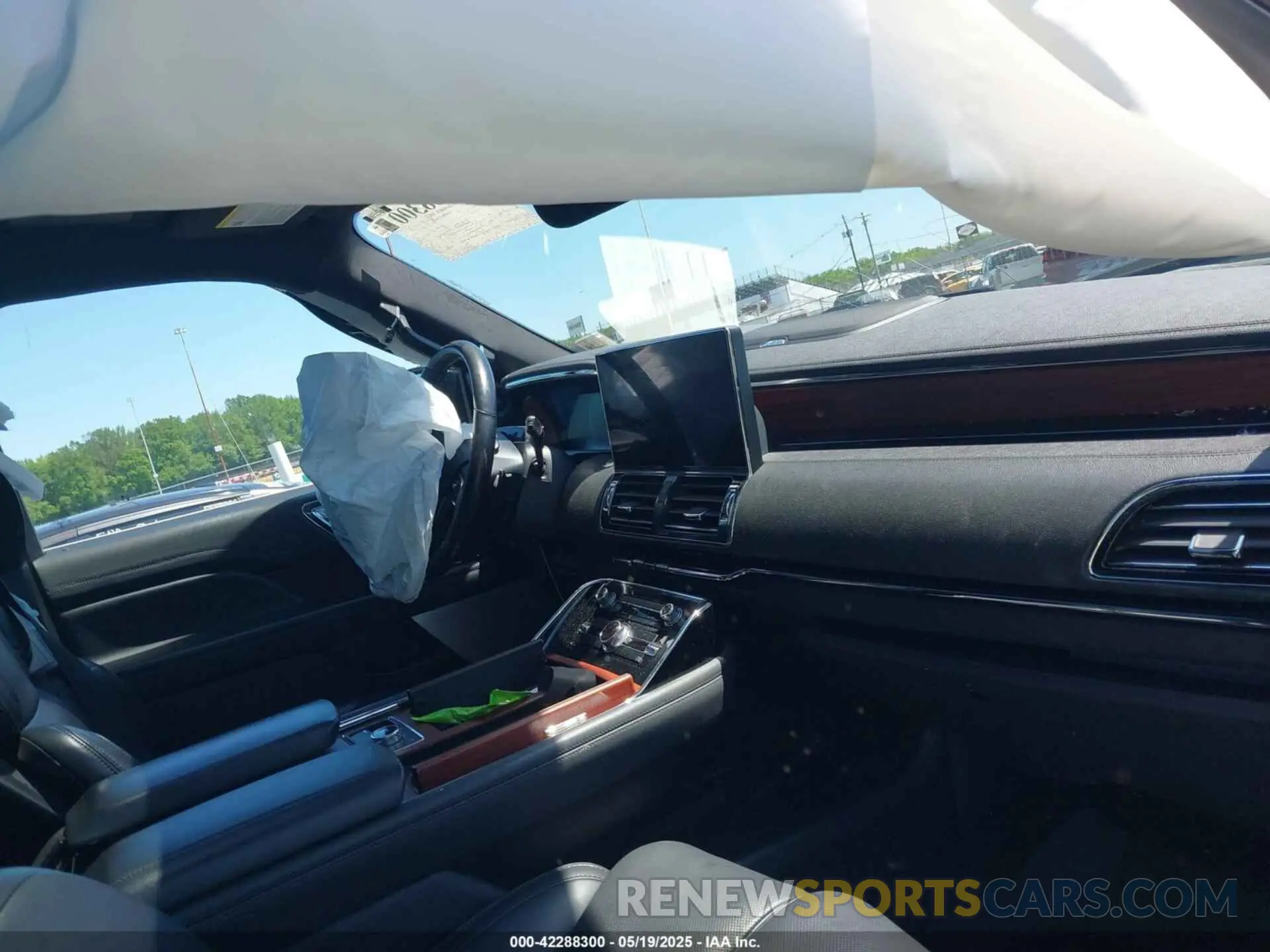 5 Photograph of a damaged car 5LMJJ3LG9PEL01903 LINCOLN NAVIGATOR 2023