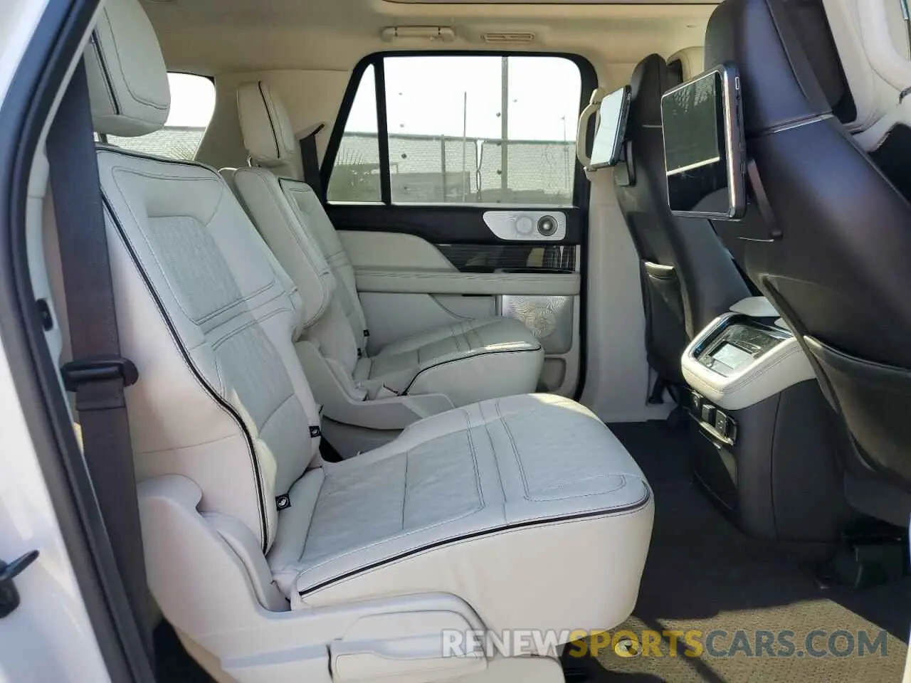 11 Photograph of a damaged car 5LMJJ3TG1PEL00650 LINCOLN NAVIGATOR 2023