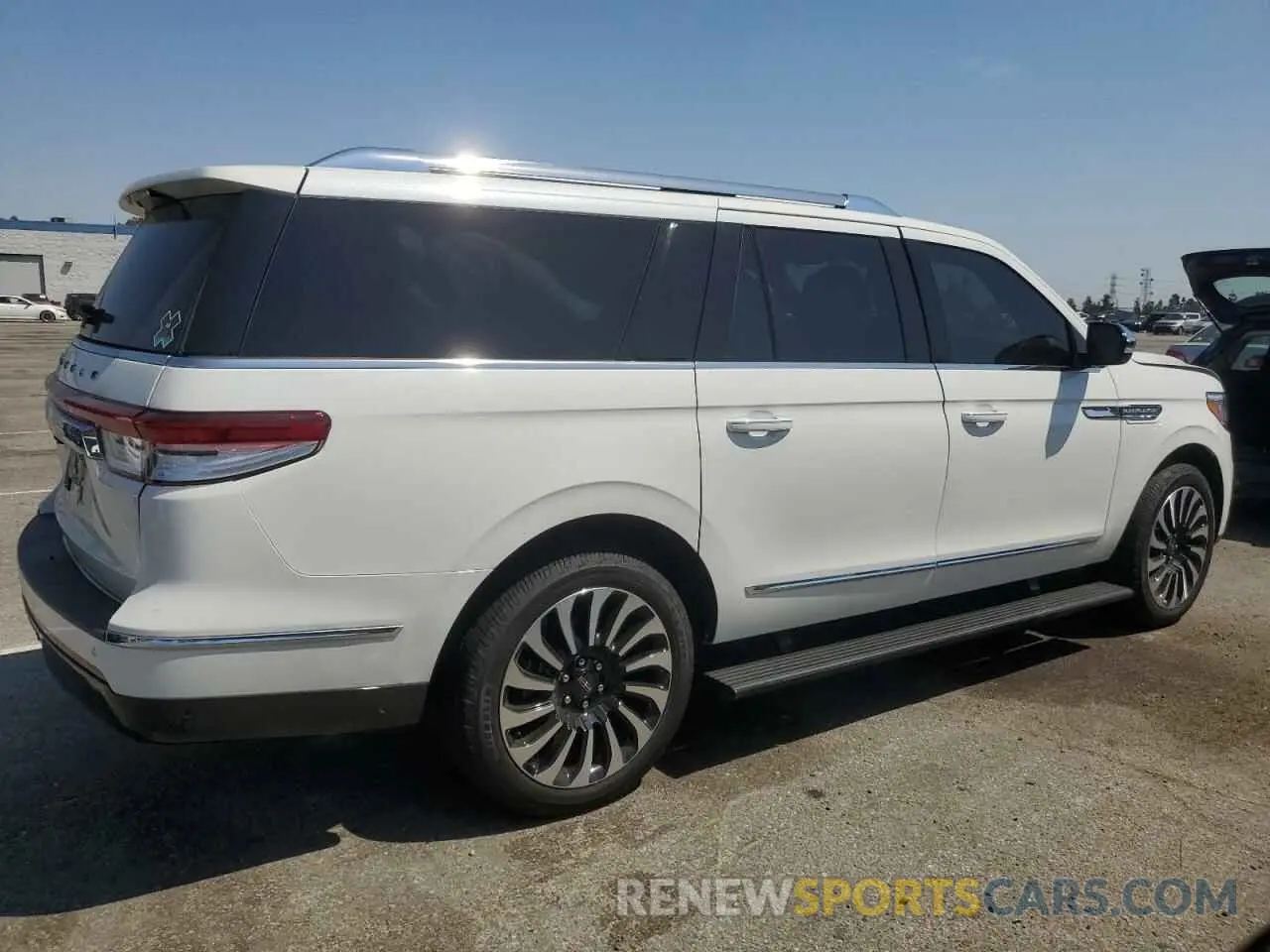 3 Photograph of a damaged car 5LMJJ3TG3PEL00651 LINCOLN NAVIGATOR 2023