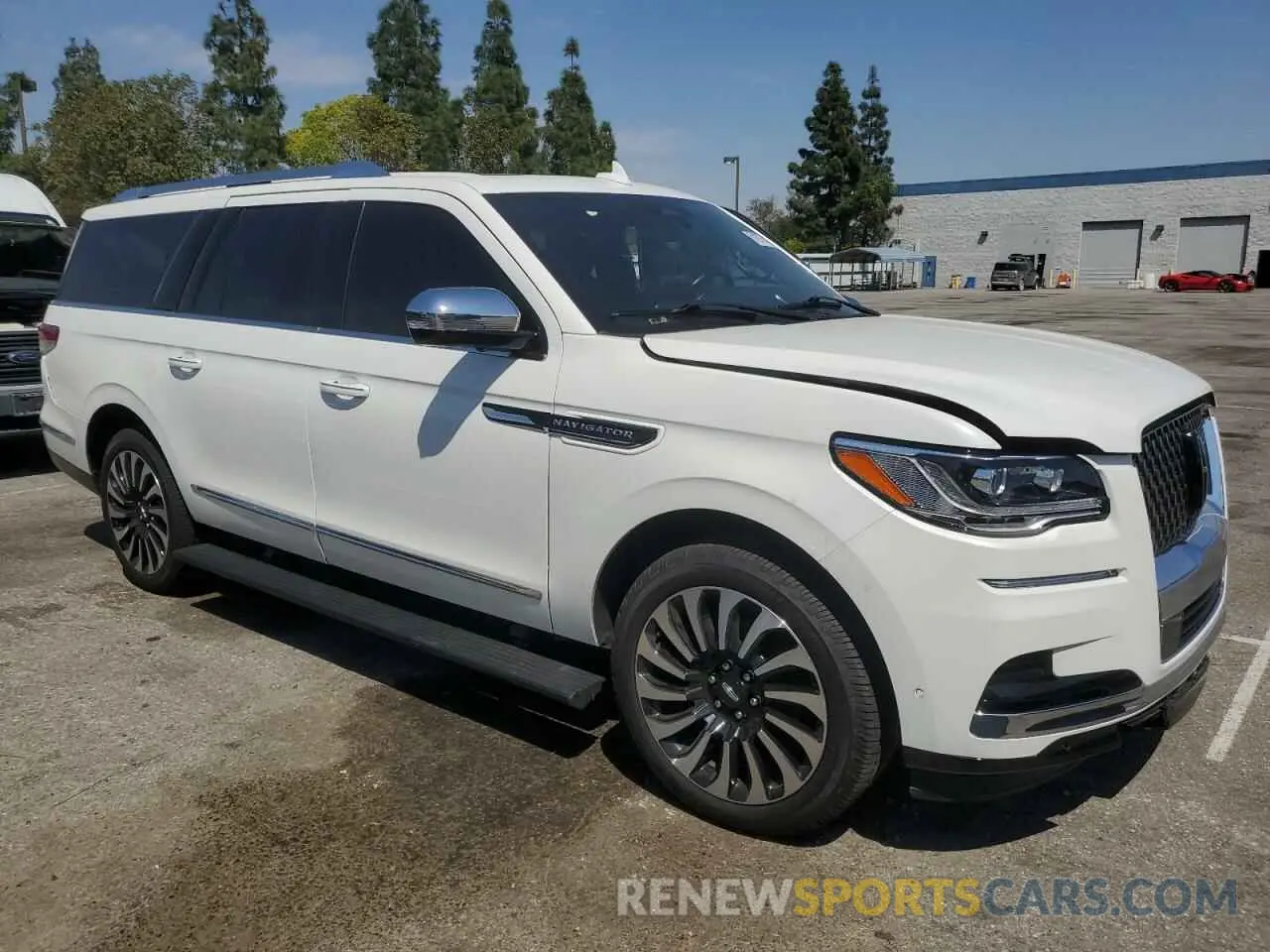 4 Photograph of a damaged car 5LMJJ3TG3PEL00651 LINCOLN NAVIGATOR 2023