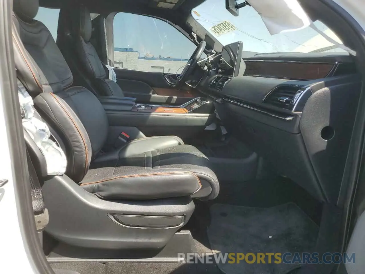 7 Photograph of a damaged car 5LMJJ3TG3PEL00651 LINCOLN NAVIGATOR 2023