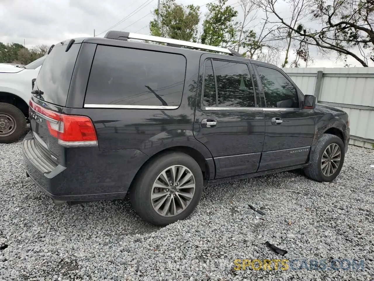 3 Photograph of a damaged car 5LMJJ2HT6FEJ03861 LINCOLN NAVIGATOR 2024