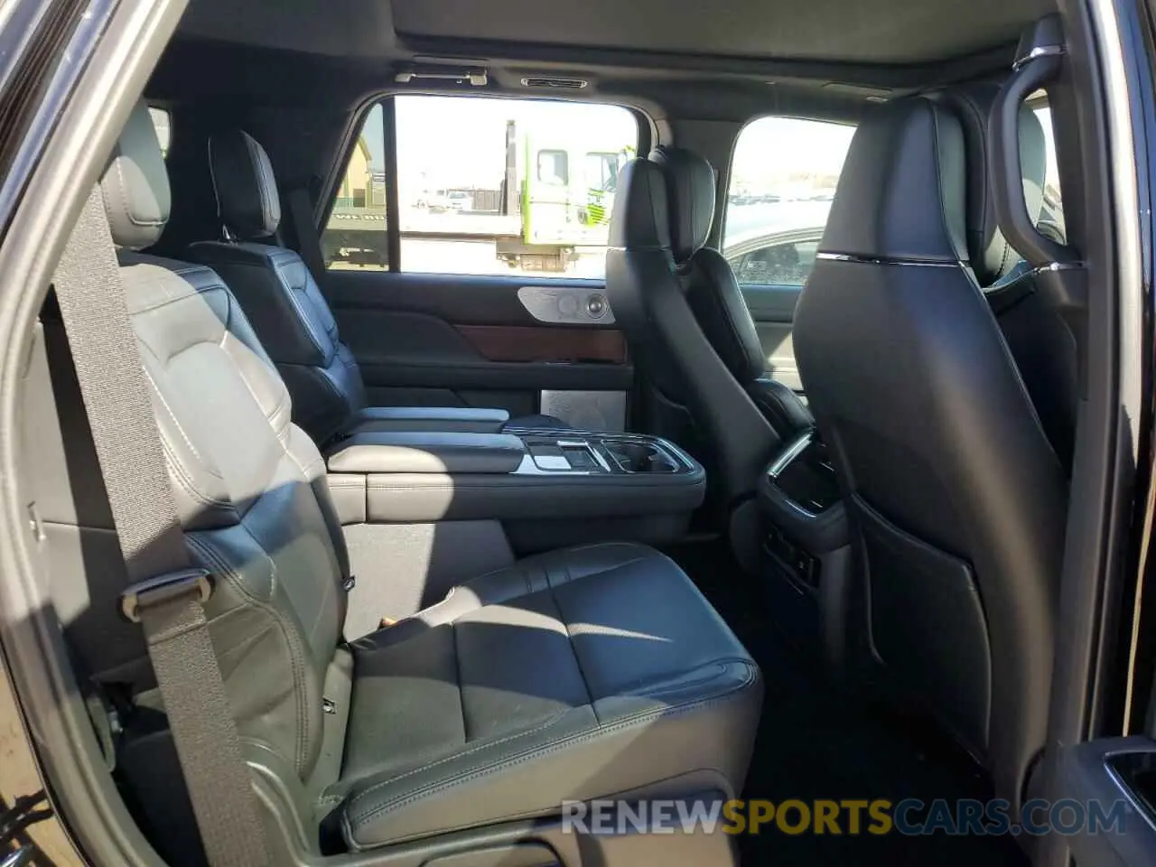 10 Photograph of a damaged car 5LMJJ2LG7REL21113 LINCOLN NAVIGATOR 2024