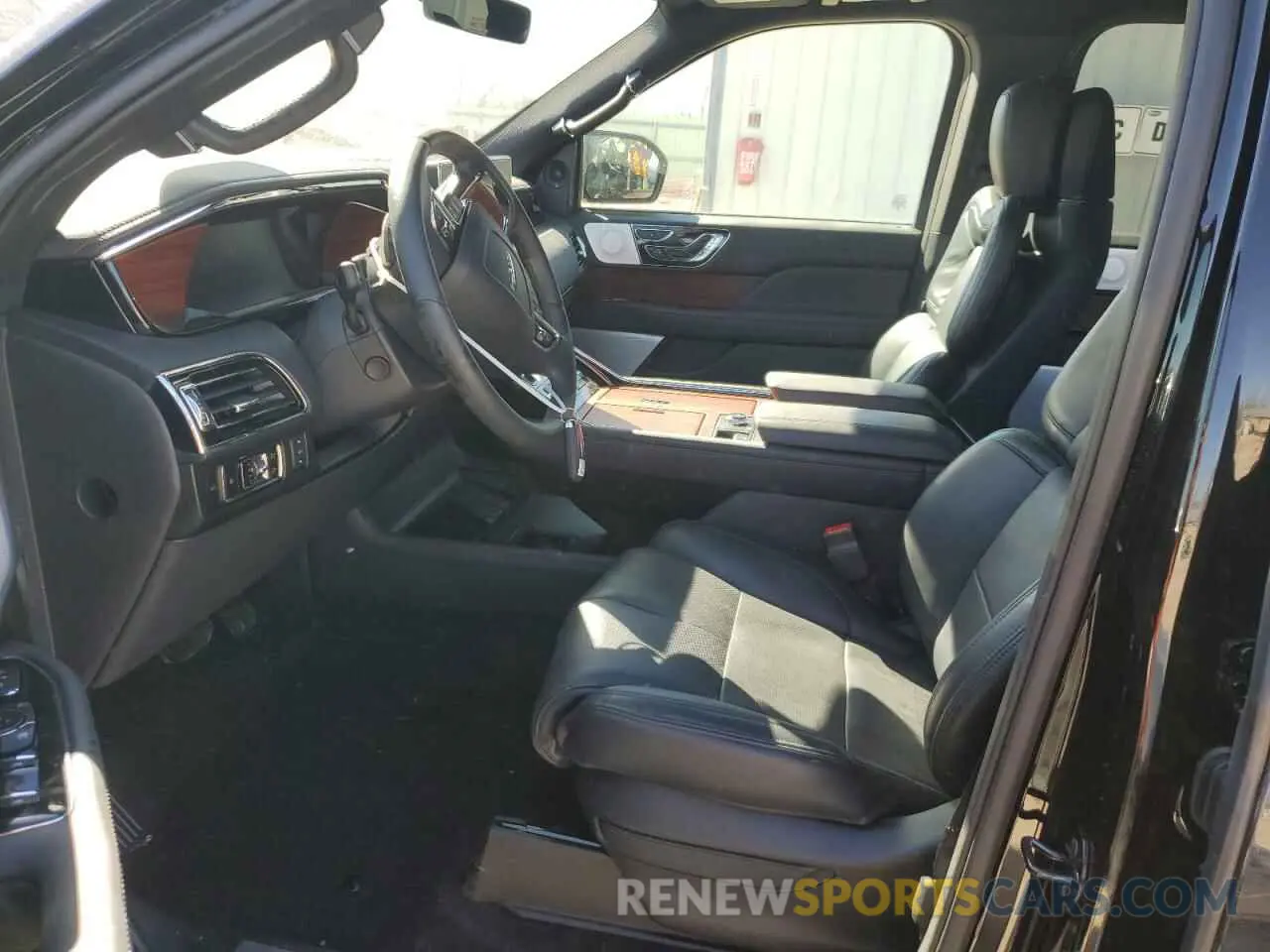 7 Photograph of a damaged car 5LMJJ2LG7REL21113 LINCOLN NAVIGATOR 2024