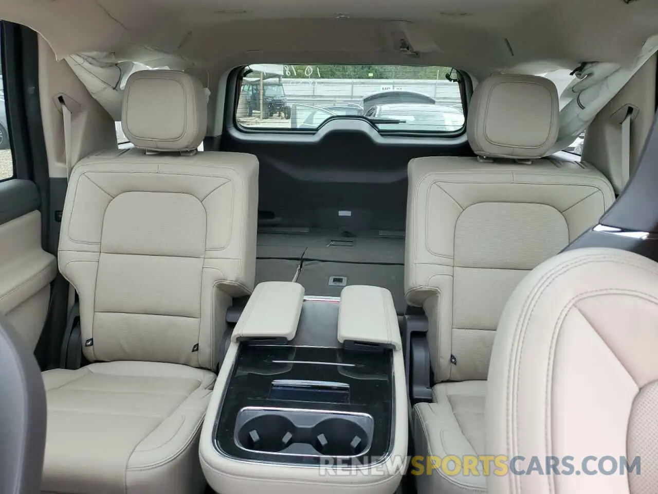 10 Photograph of a damaged car 5LMJJ2LG8REL18608 LINCOLN NAVIGATOR 2024