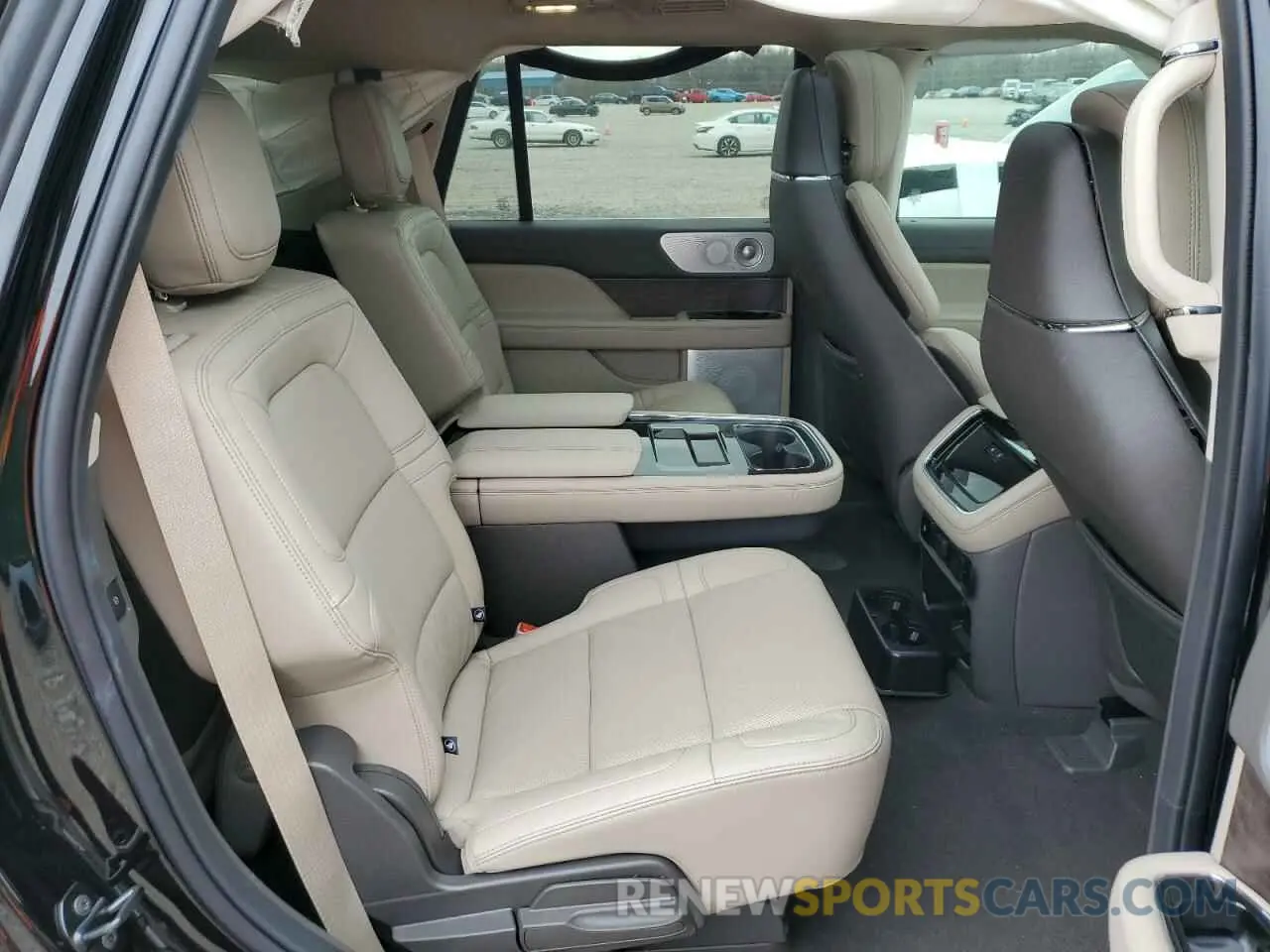 11 Photograph of a damaged car 5LMJJ2LG8REL18608 LINCOLN NAVIGATOR 2024