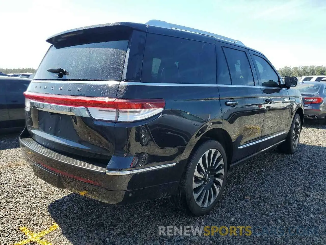 3 Photograph of a damaged car 5LMJJ2TG8REL06149 LINCOLN NAVIGATOR 2024