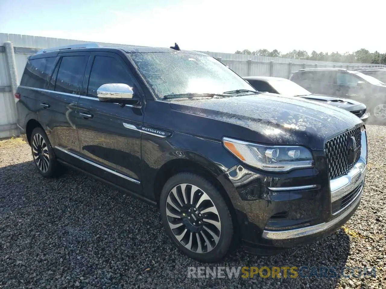 4 Photograph of a damaged car 5LMJJ2TG8REL06149 LINCOLN NAVIGATOR 2024