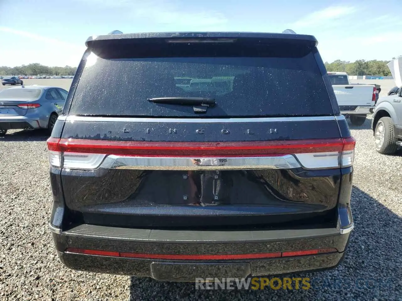 6 Photograph of a damaged car 5LMJJ2TG8REL06149 LINCOLN NAVIGATOR 2024