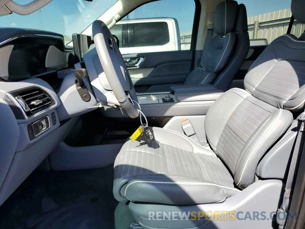7 Photograph of a damaged car 5LMJJ2TG8REL06149 LINCOLN NAVIGATOR 2024