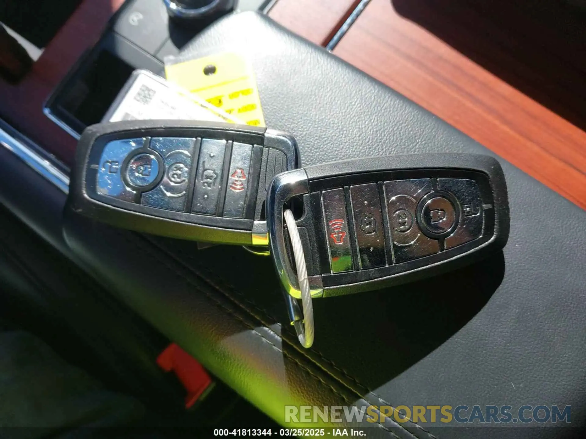 11 Photograph of a damaged car 5LMJJ3NG2REL02634 LINCOLN NAVIGATOR 2024