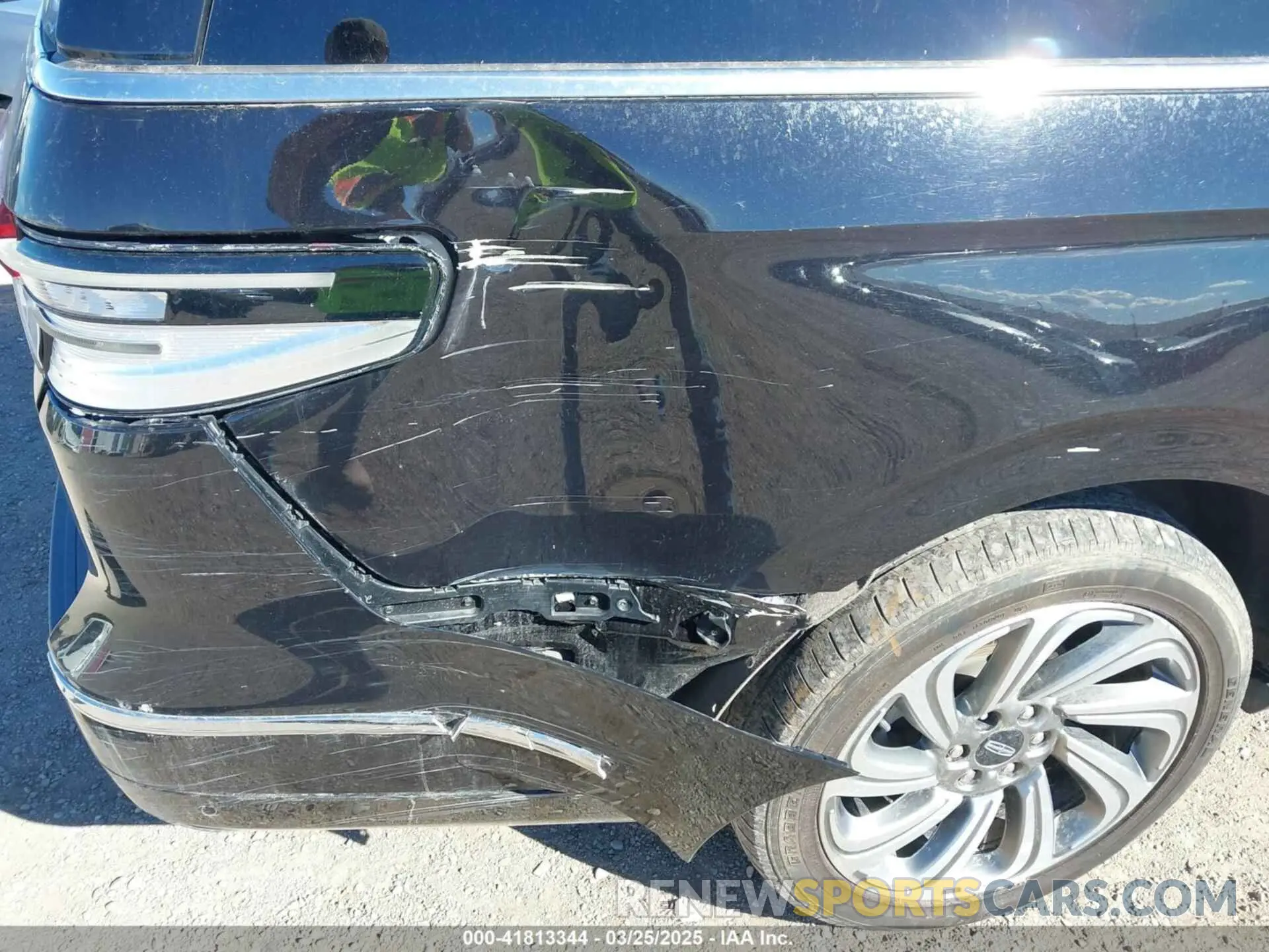 6 Photograph of a damaged car 5LMJJ3NG2REL02634 LINCOLN NAVIGATOR 2024