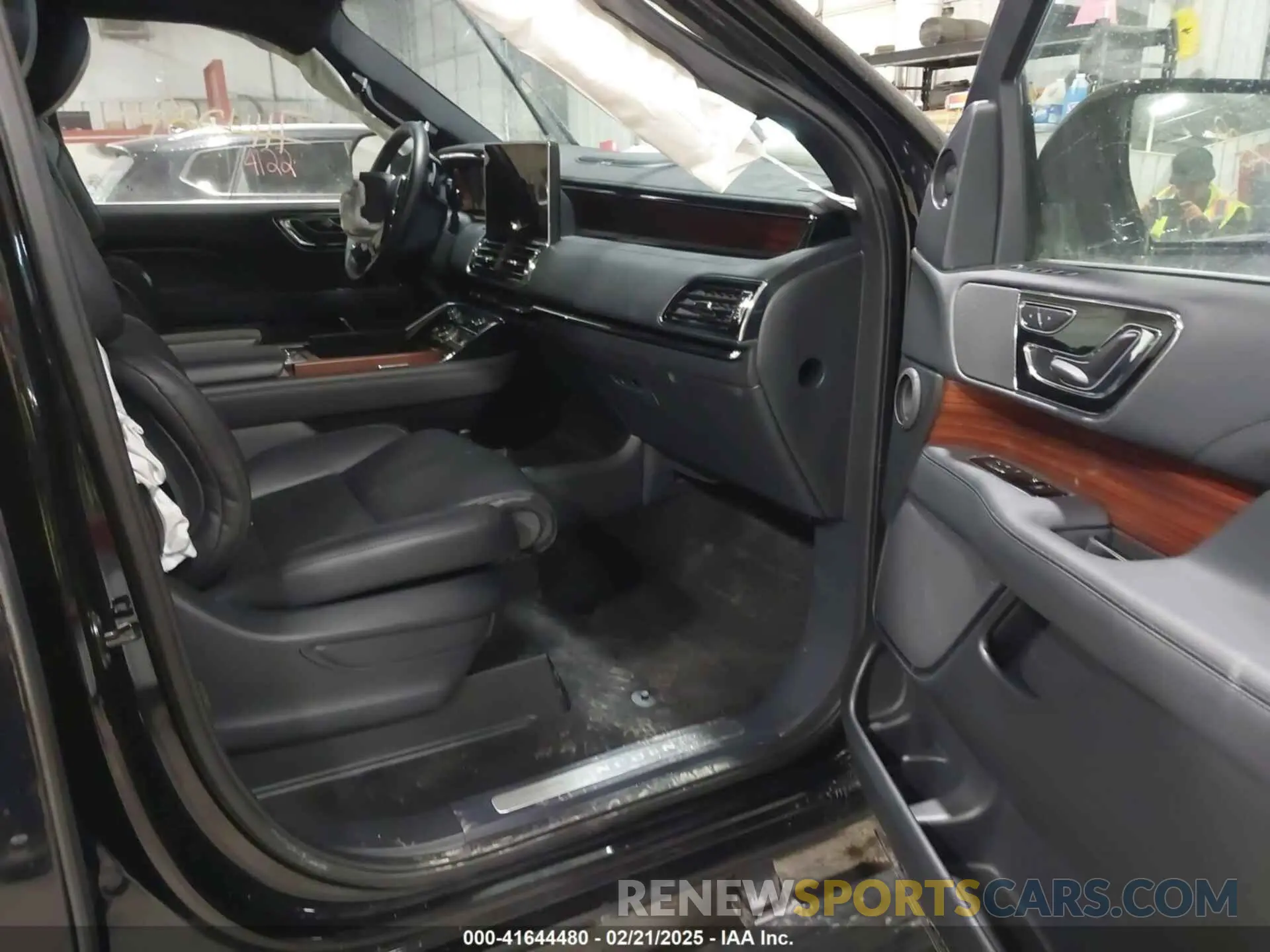 5 Photograph of a damaged car 5LMJJ3NG7REL21633 LINCOLN NAVIGATOR 2024