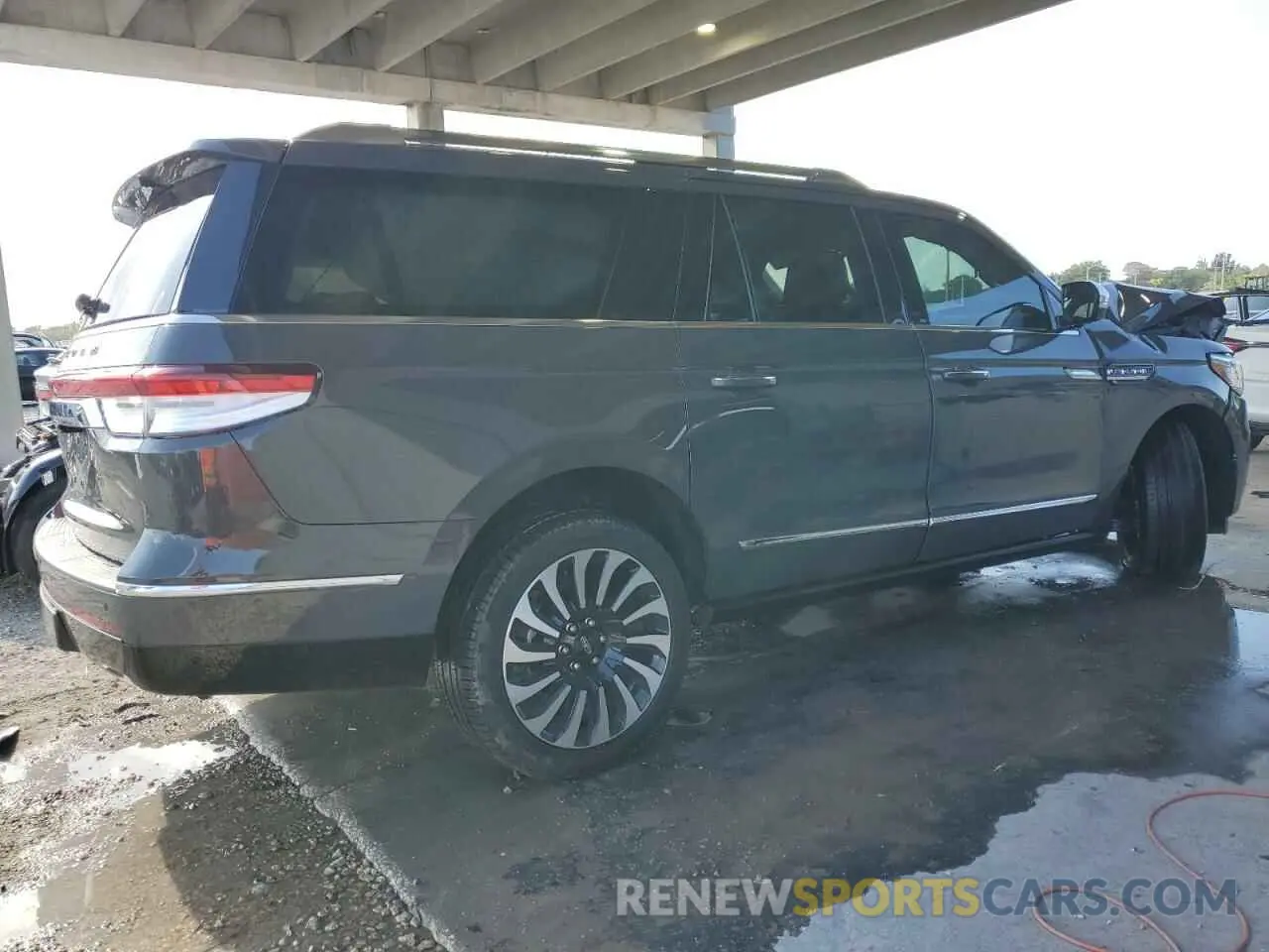 3 Photograph of a damaged car 5LMJJ3TG7REL07346 LINCOLN NAVIGATOR 2024