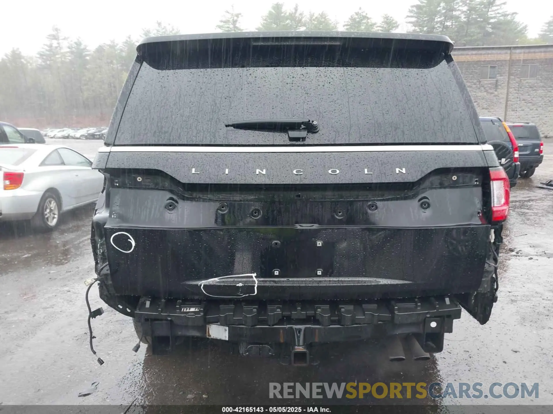 17 Photograph of a damaged car 5LMJJ3LT3KEL23451 LINCOLN NAVIGATOR L 2019