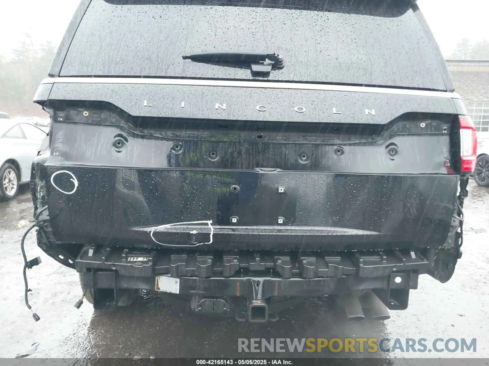 18 Photograph of a damaged car 5LMJJ3LT3KEL23451 LINCOLN NAVIGATOR L 2019